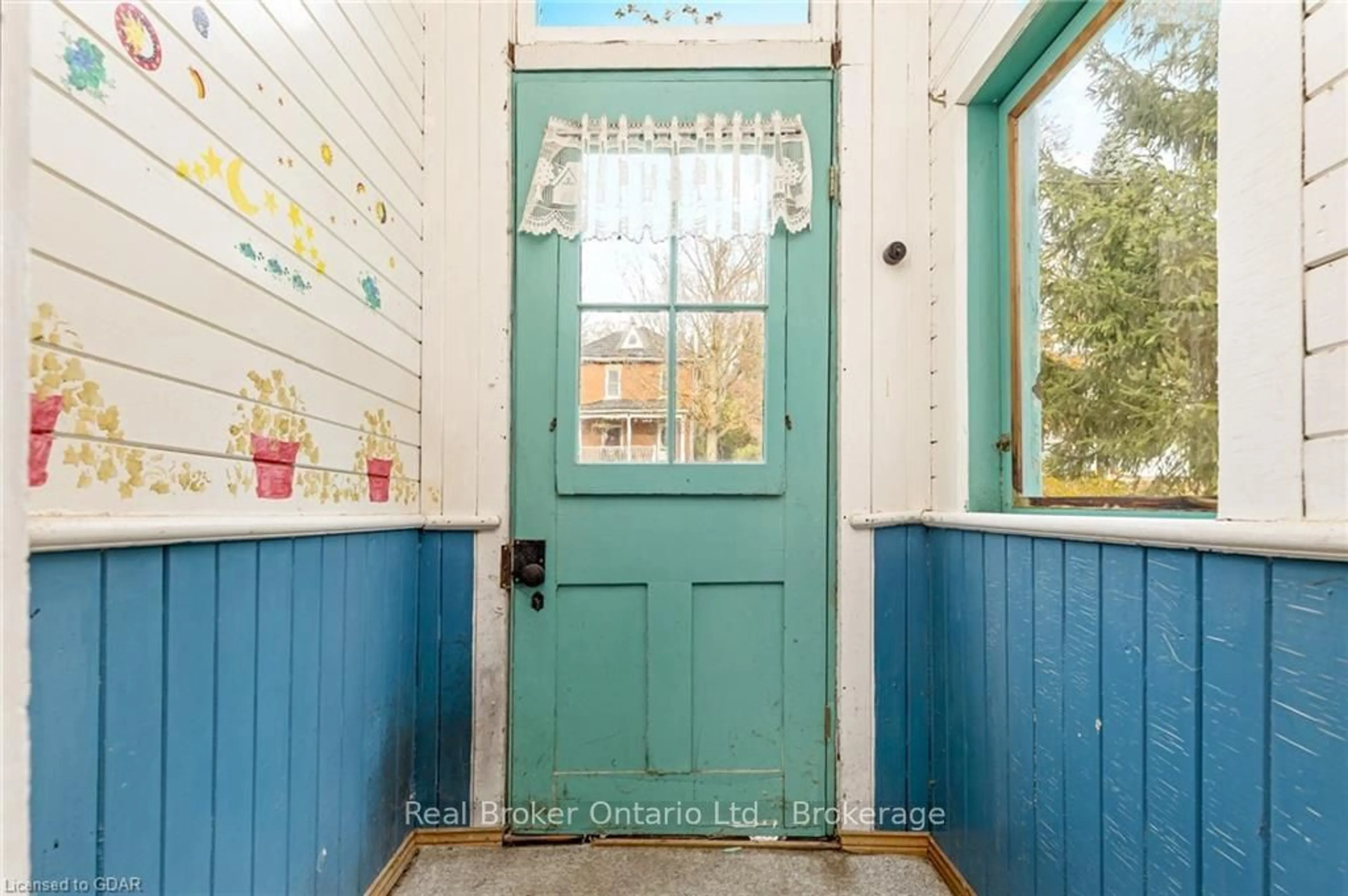 Indoor entryway, wood floors for 7 CHURCH St, Erin Ontario N0B 1Z0