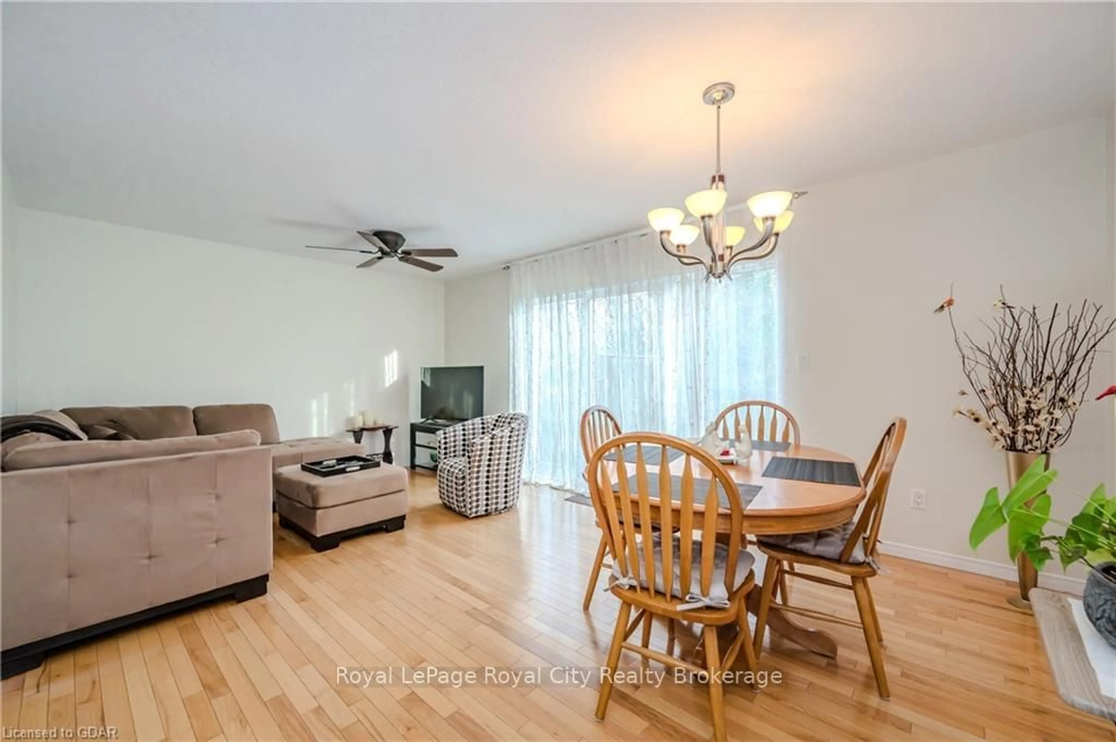 Dining room, wood floors, cottage for 31 SCHRODER Cres #39, Guelph Ontario N1E 7M6