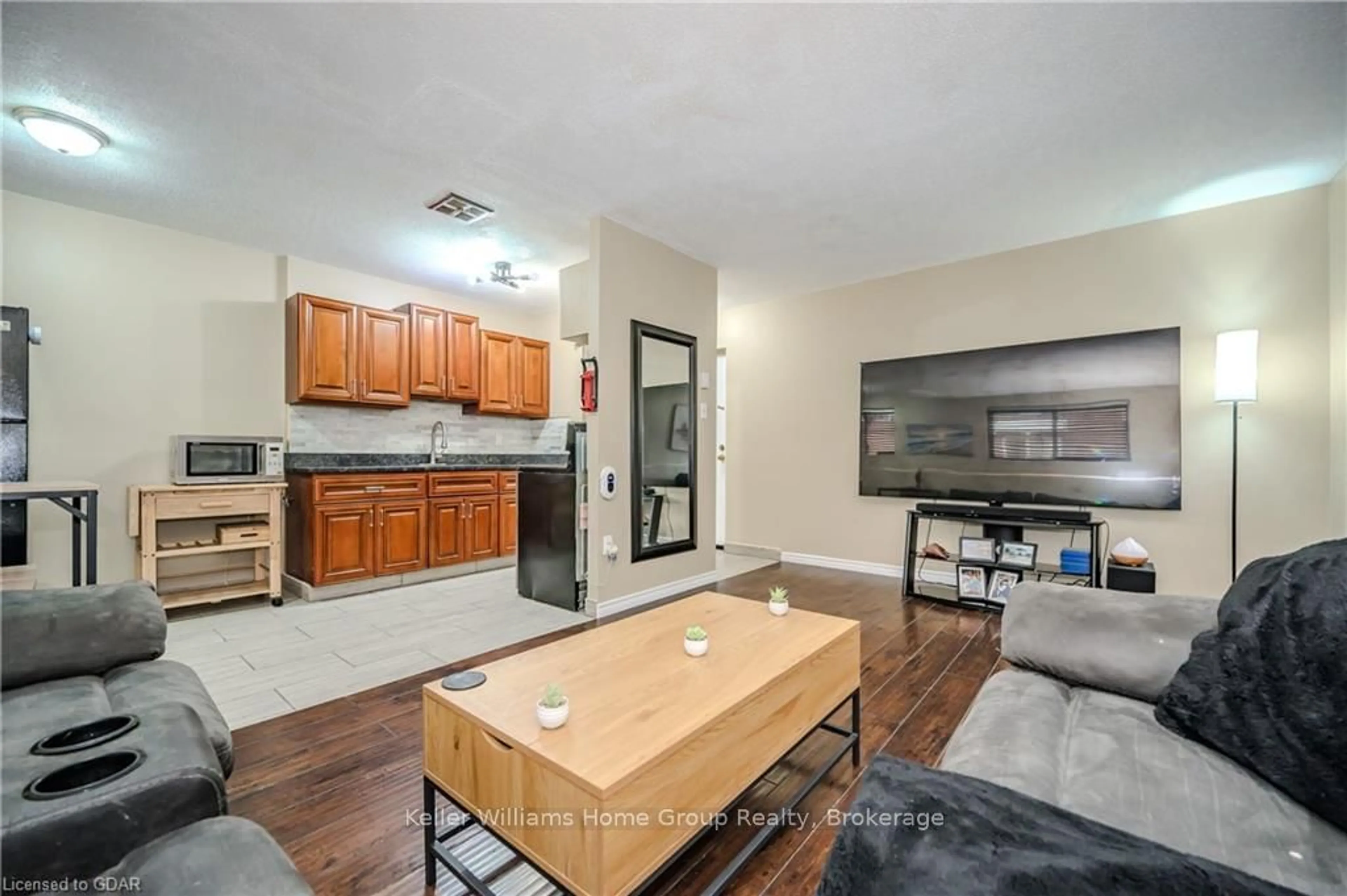 Open concept kitchen for 53 CONROY Cres #101, Guelph Ontario N1G 2V5