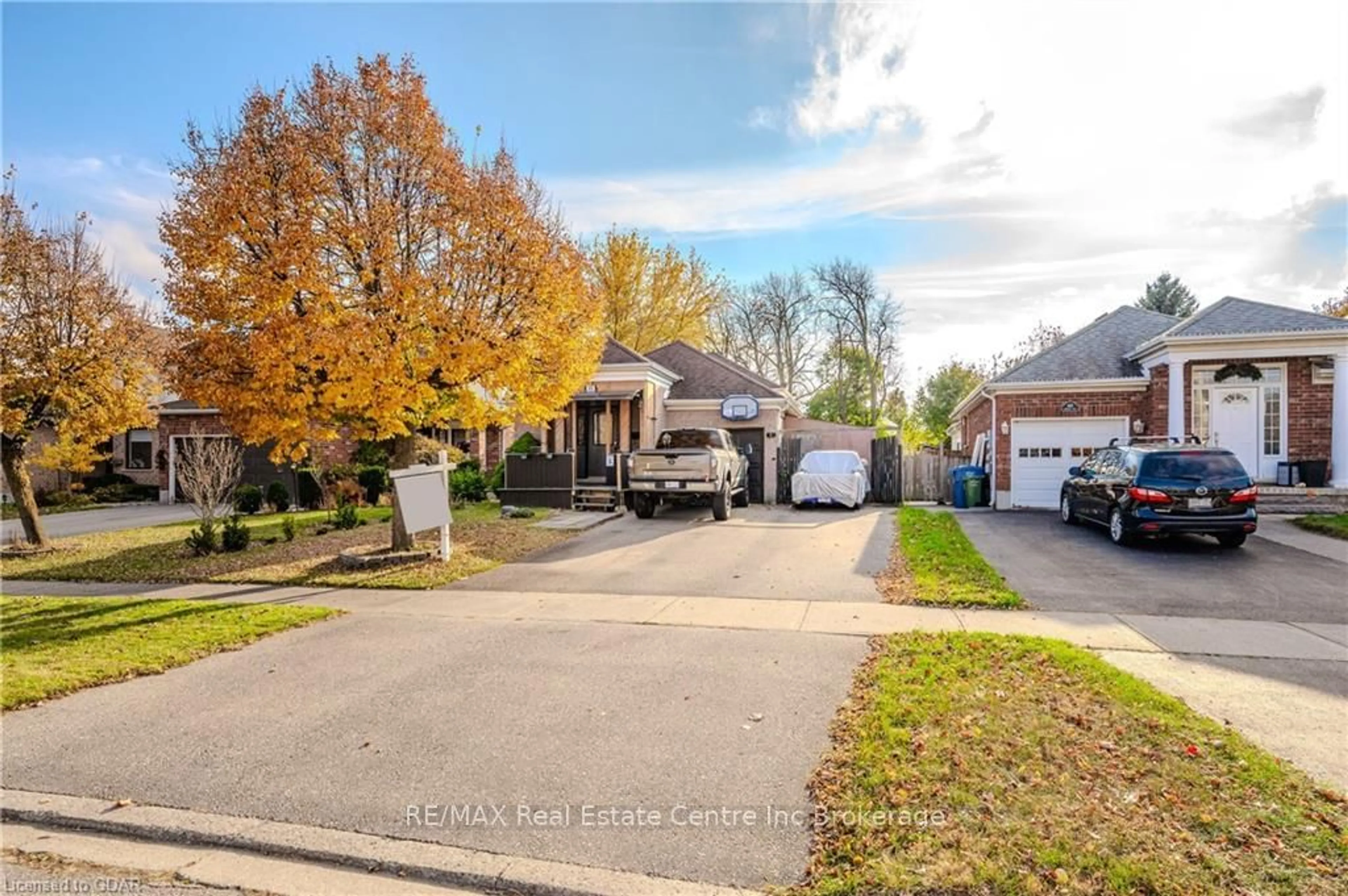 Frontside or backside of a home, the street view for 400 STARWOOD Dr, Guelph Ontario N1E 7A4