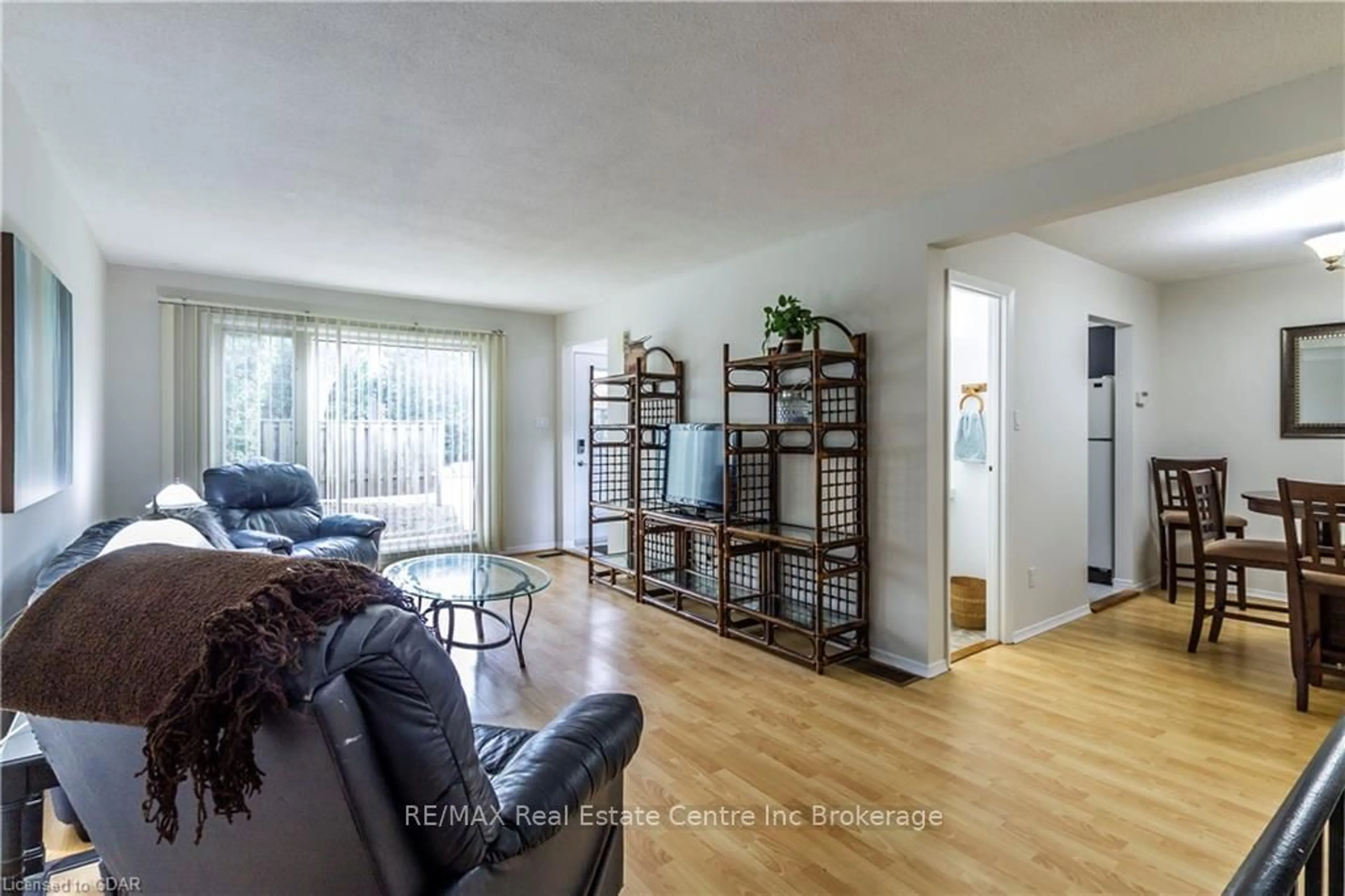 Living room, wood floors for 32 WILSONVIEW Ave, Guelph Ontario N1G 2T9