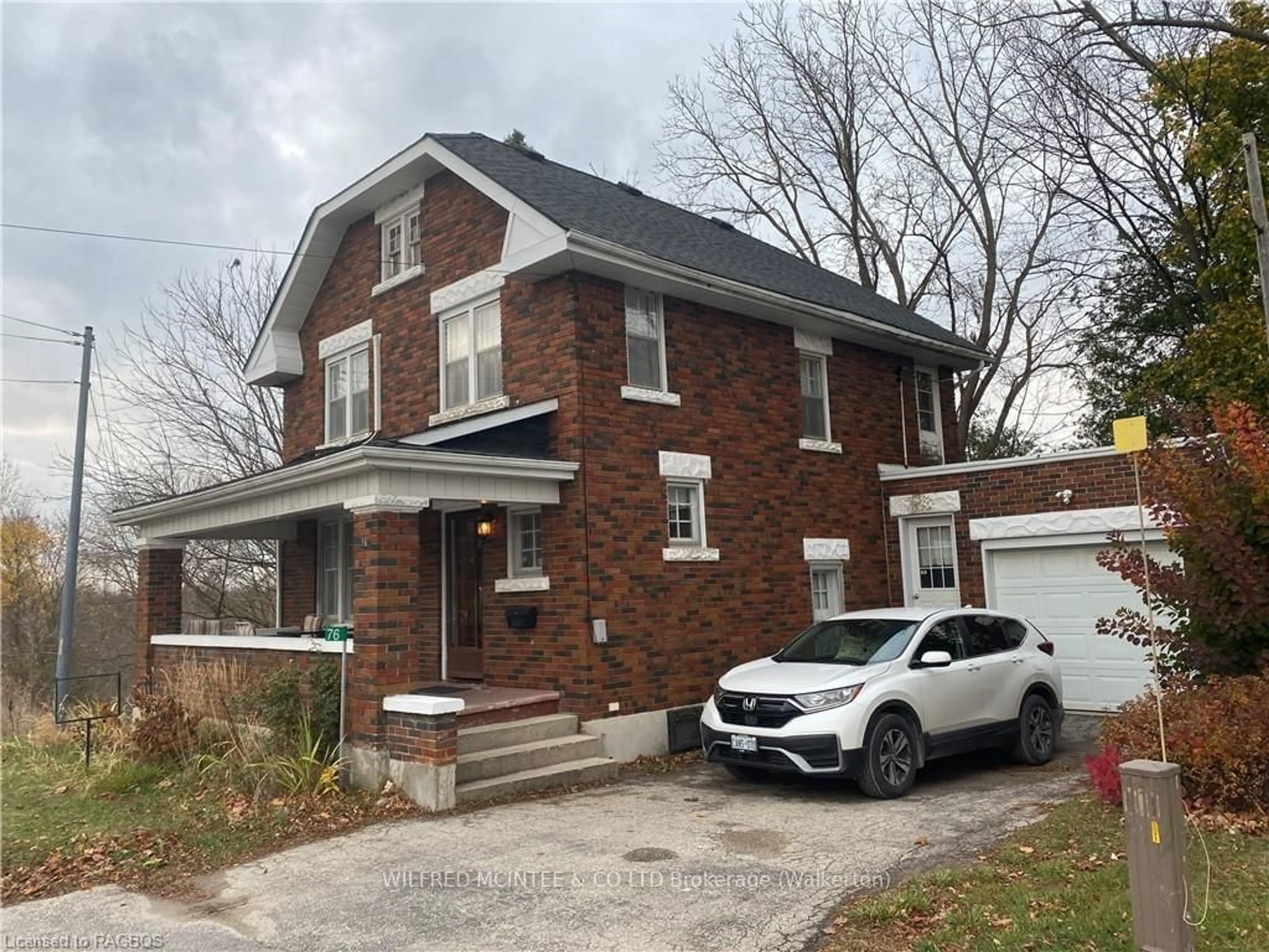 Home with brick exterior material for 76 10TH St, Hanover Ontario N4N 1J6