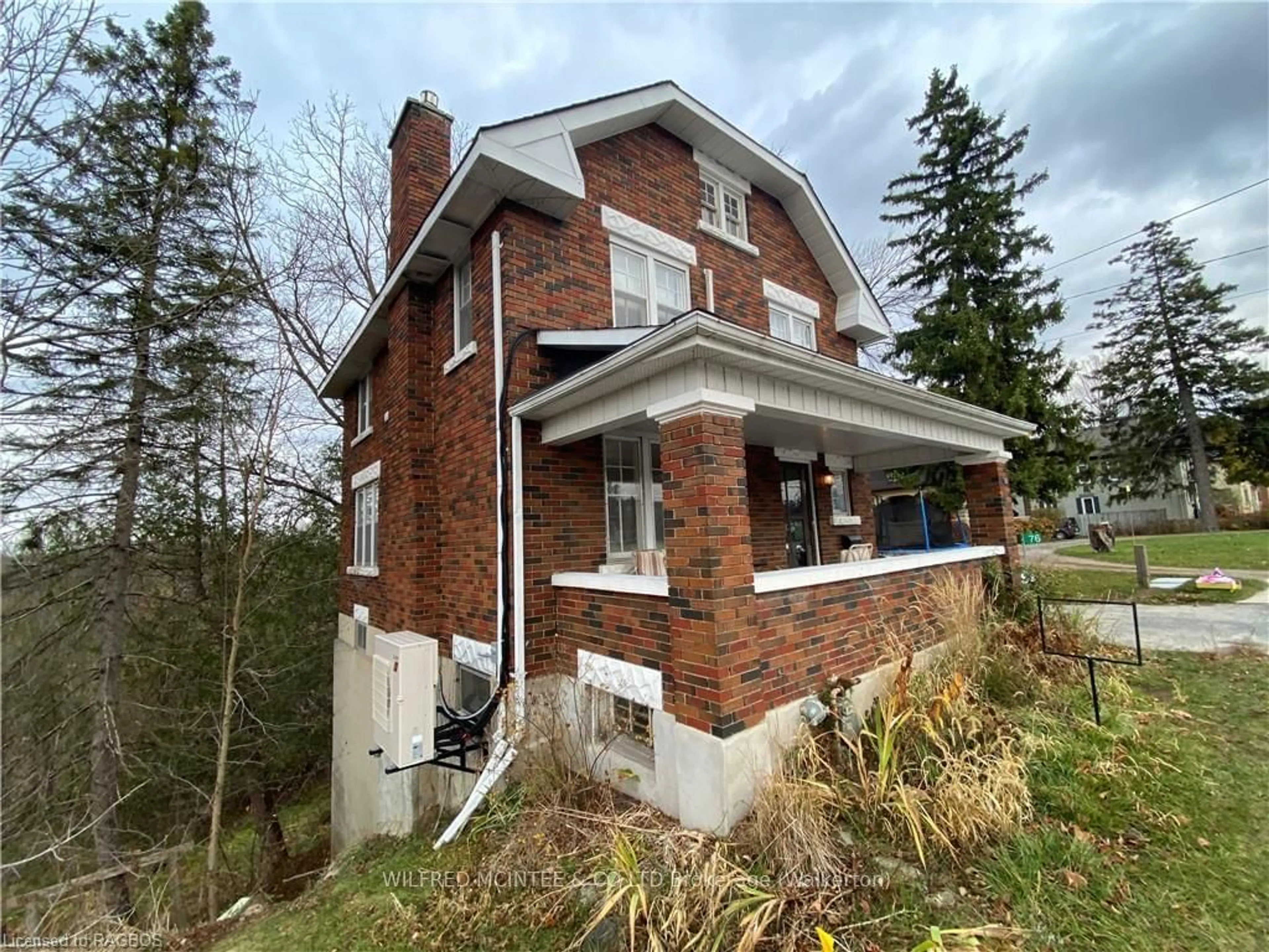 Frontside or backside of a home, cottage for 76 10TH St, Hanover Ontario N4N 1J6