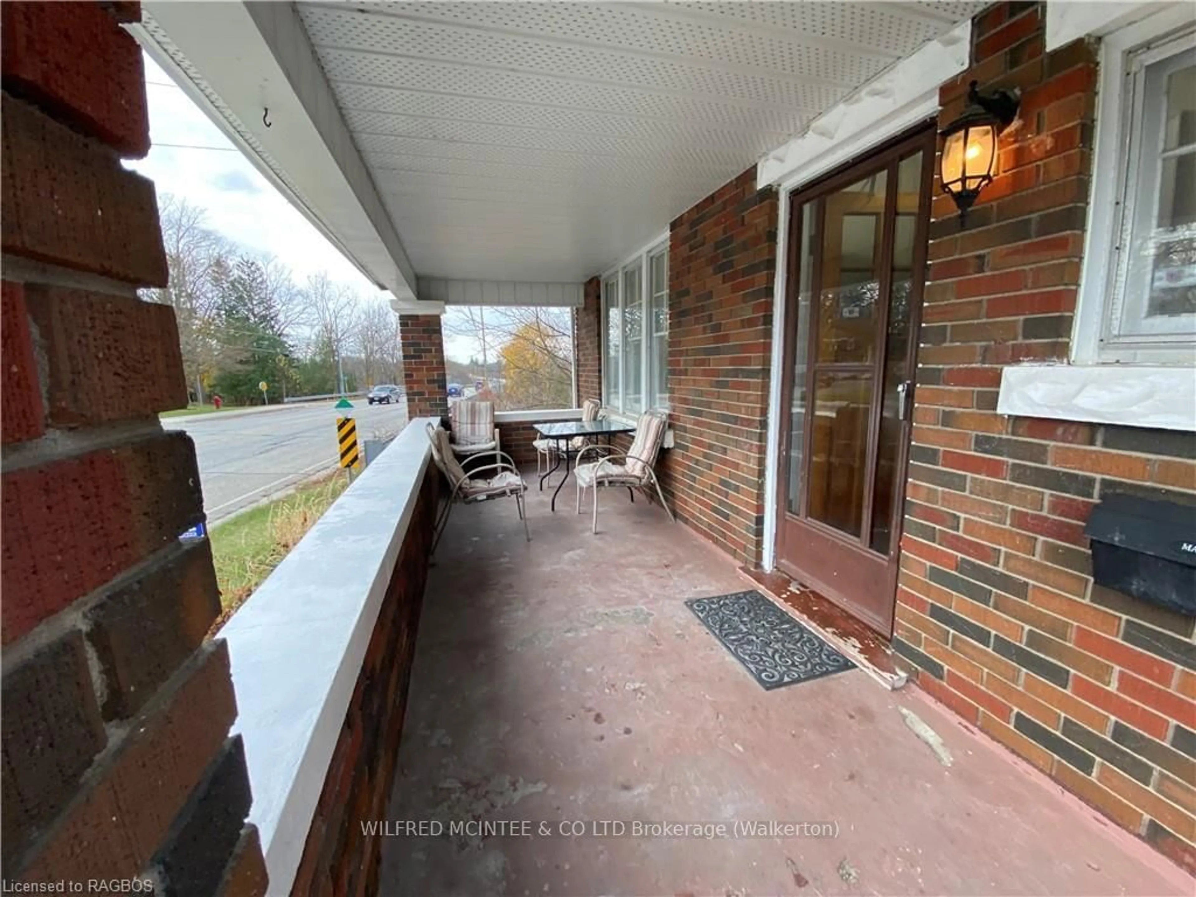 Patio, the street view for 76 10TH St, Hanover Ontario N4N 1J6