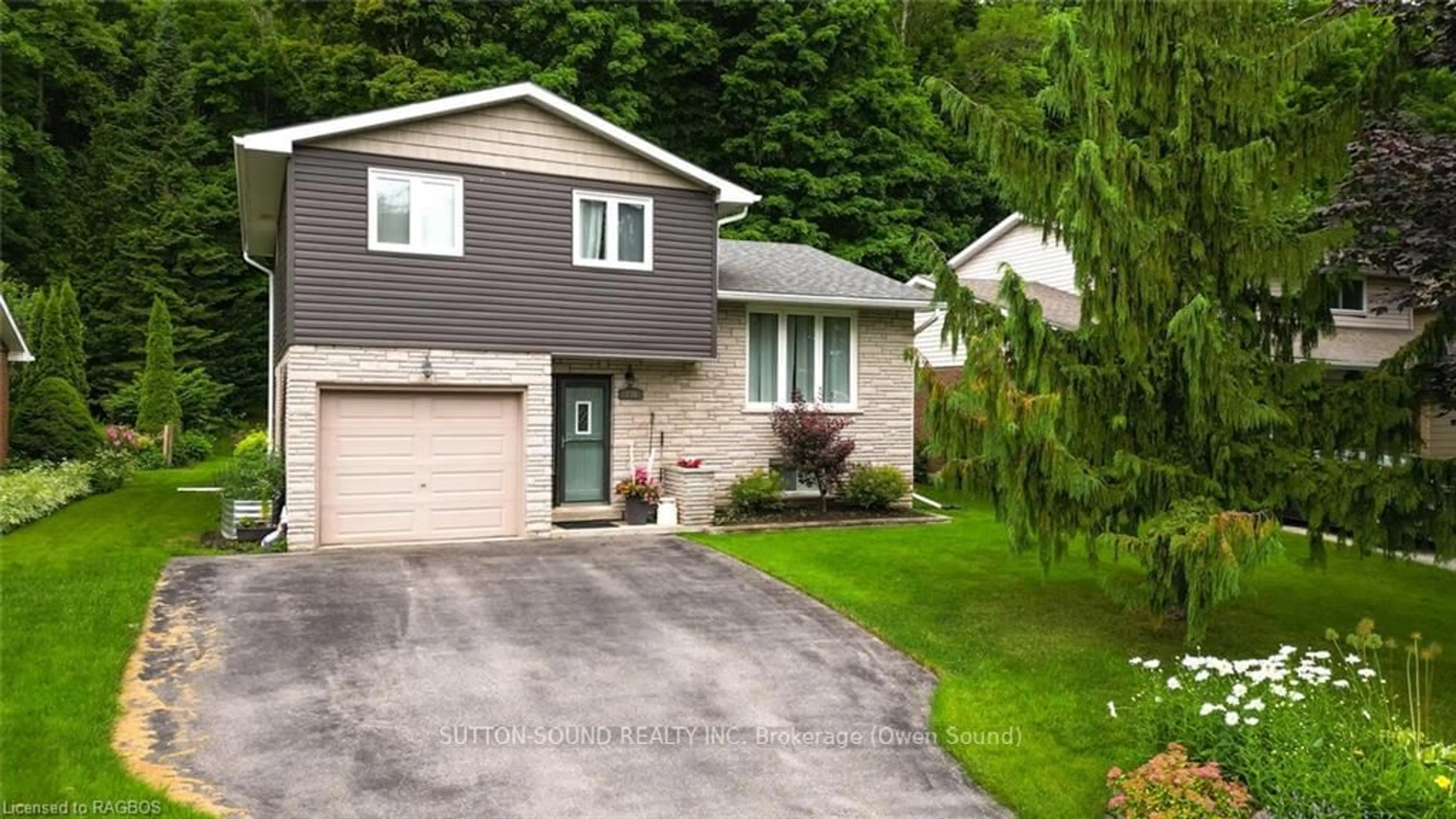 Frontside or backside of a home, cottage for 136 6TH Ave, Owen Sound Ontario N4K 6C8