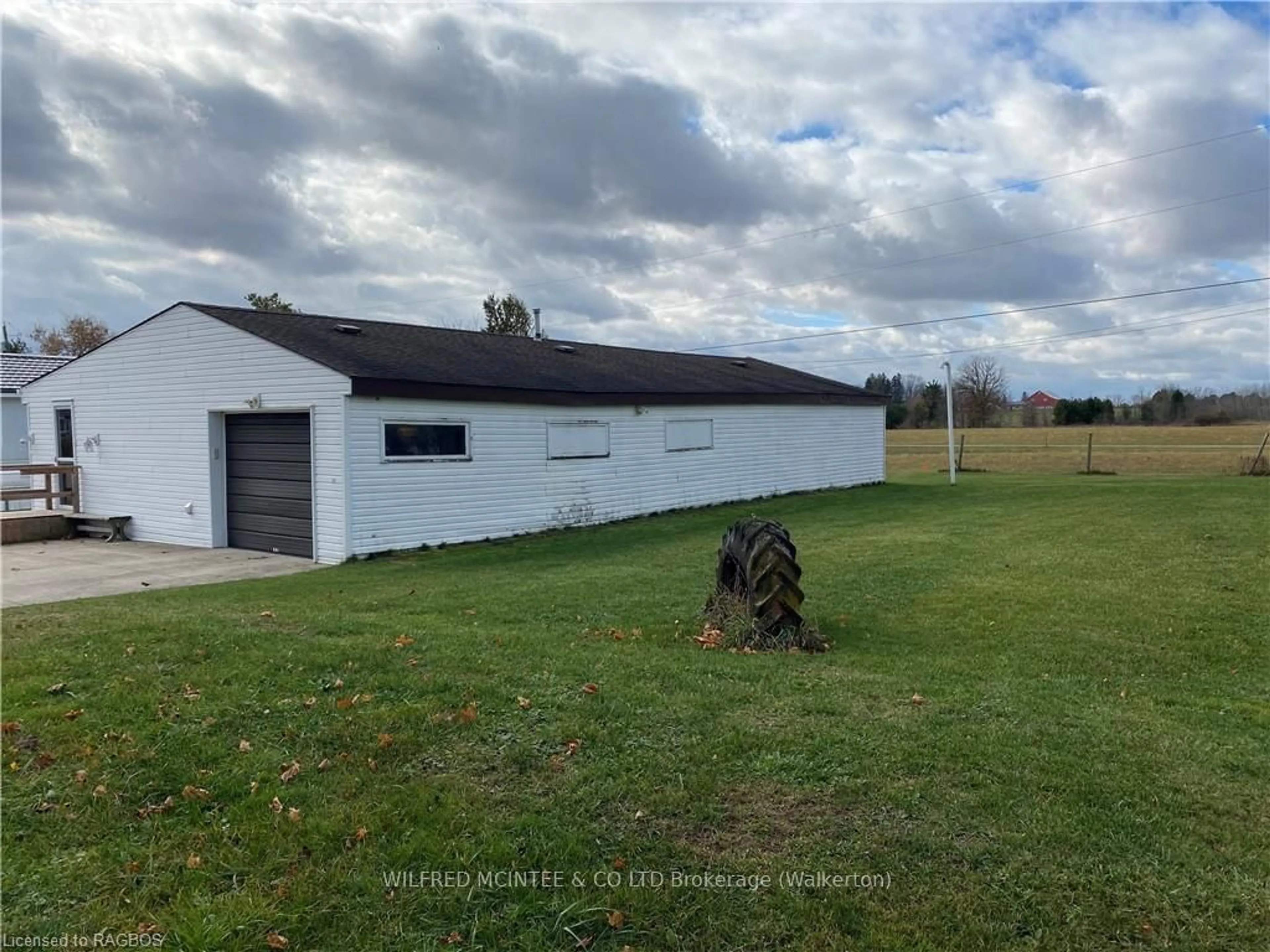 Frontside or backside of a home, the front or back of building for 23 BLUEJAY Crt, Brockton Ontario N0G 2V0