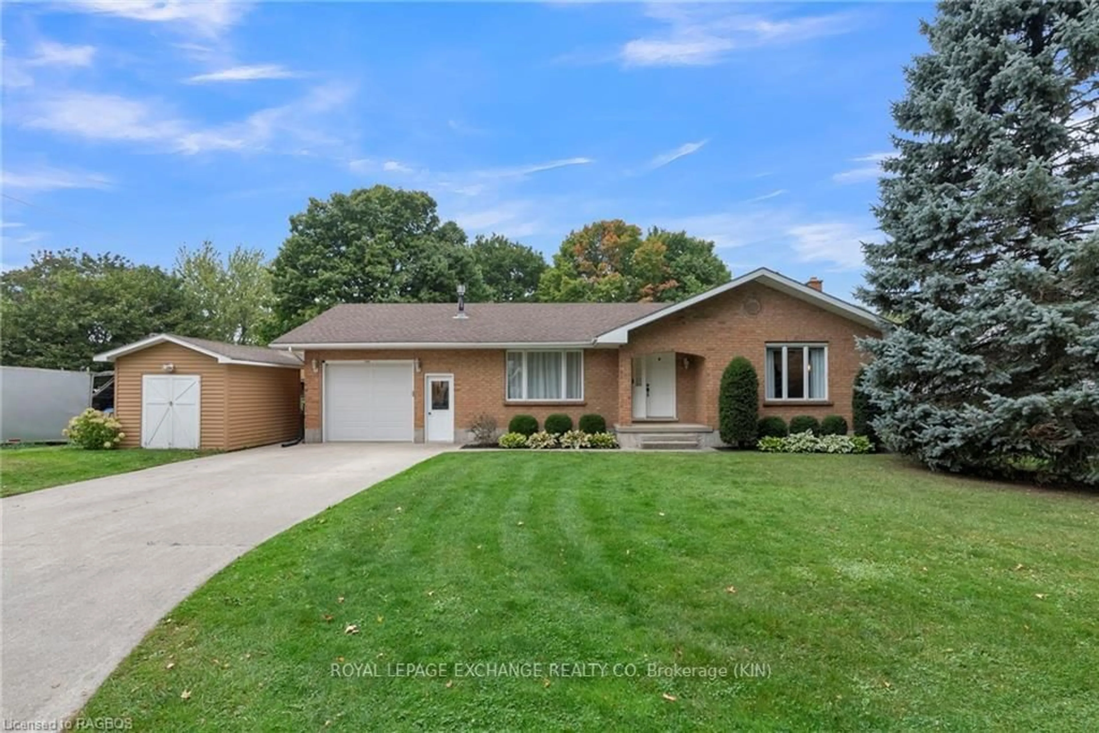 Frontside or backside of a home, the street view for 386 MECHANICS St, Huron East Ontario N0G 1H0