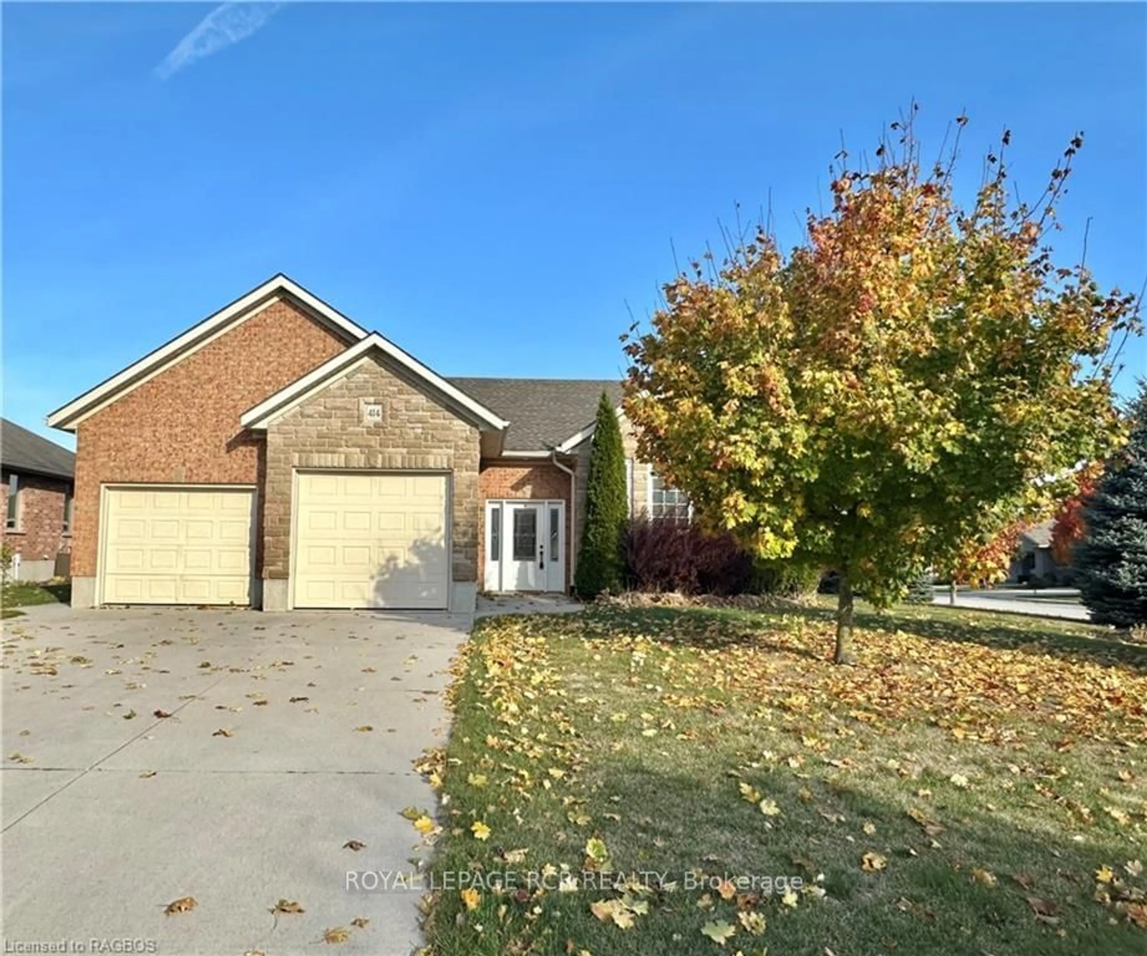 Frontside or backside of a home, the street view for 414 4TH St, Hanover Ontario N4N 3V1