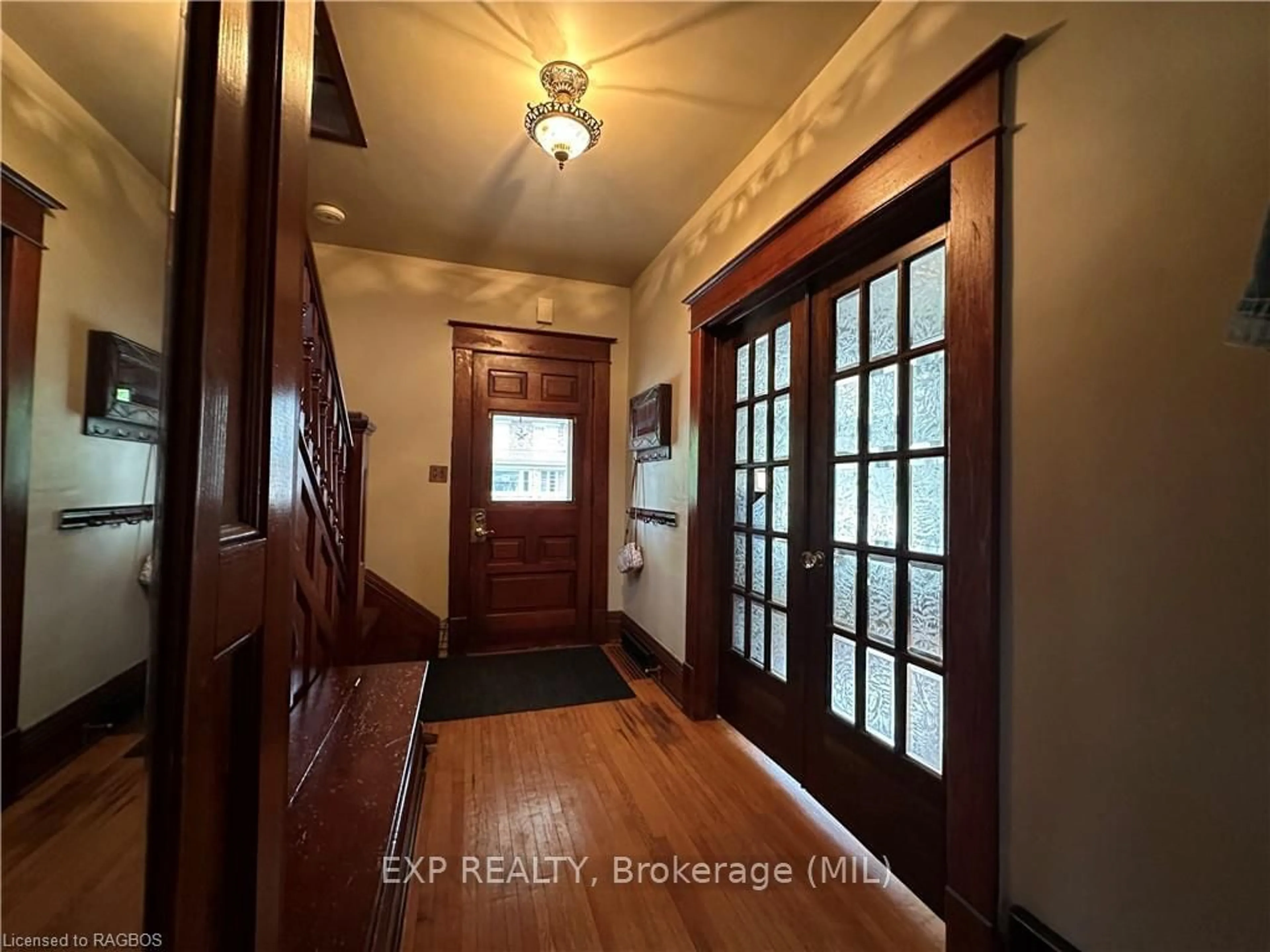 Indoor entryway, wood floors for 295 9TH St, Hanover Ontario N4N 1L3