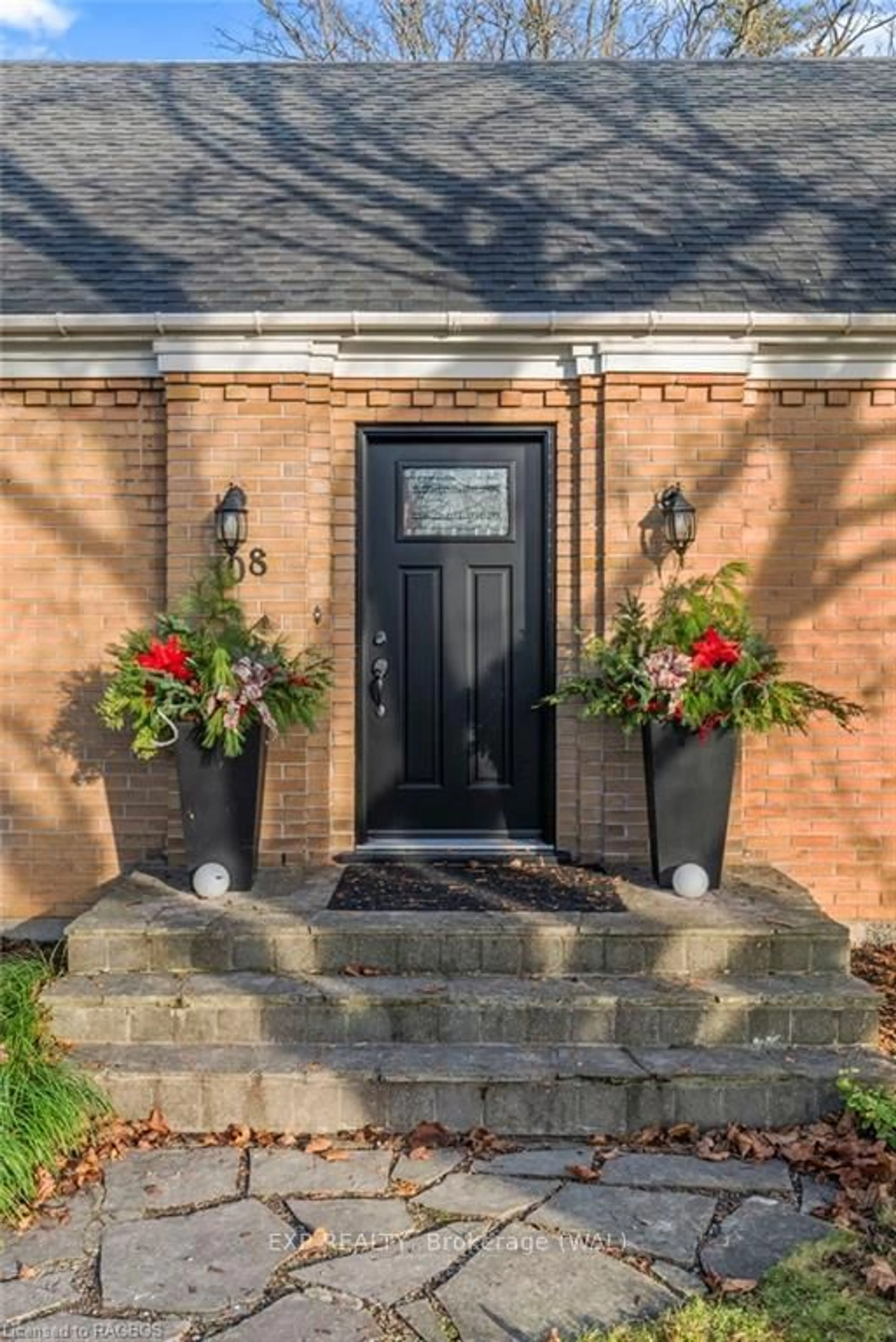 Indoor entryway for 108 HINKS St, Brockton Ontario N0G 2V0