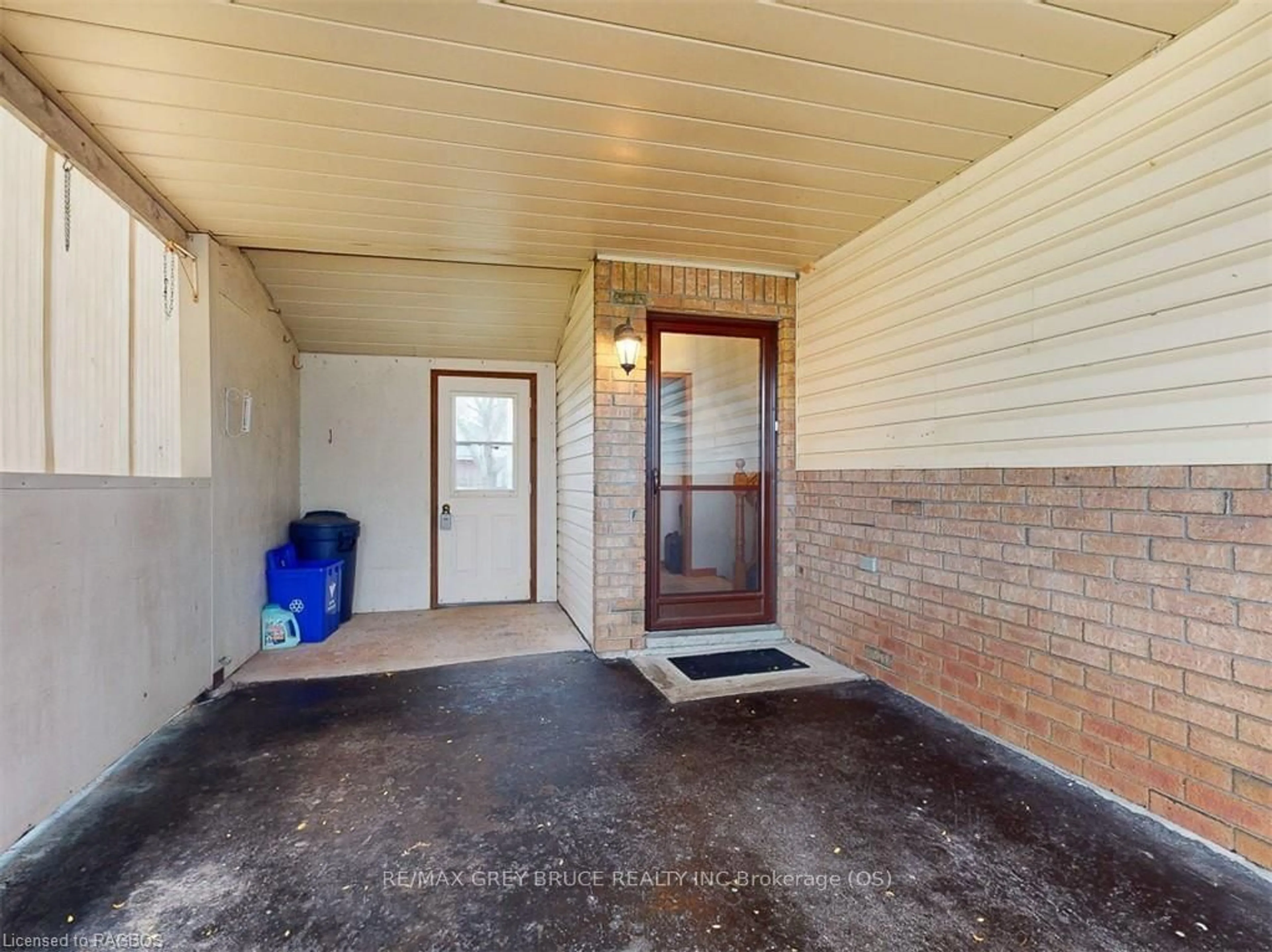 Indoor entryway, cement floor for 775 21ST A, Owen Sound Ontario N4K 6T2