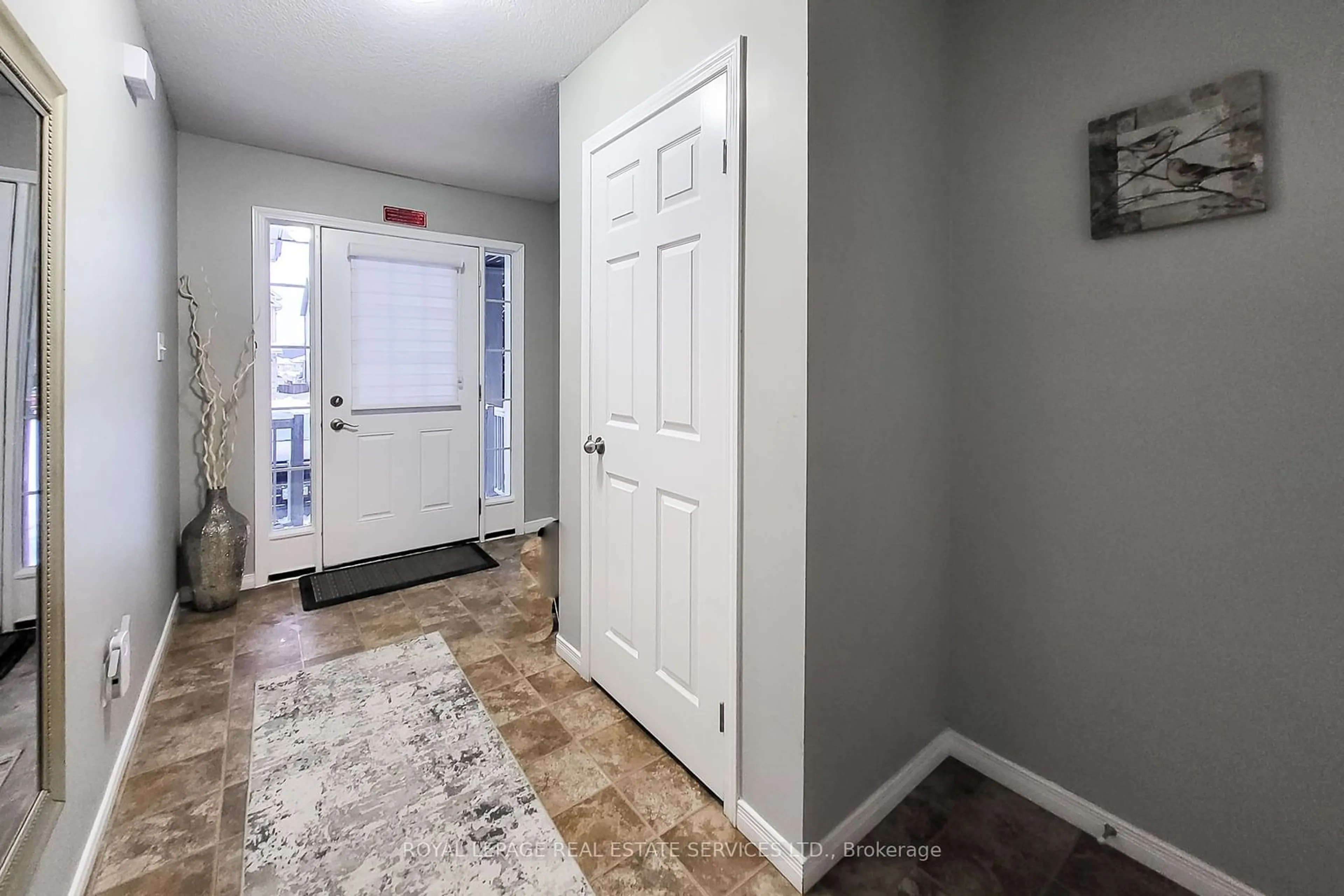 Indoor entryway, unknown floor for 51 Sorrento St, Kitchener Ontario N2R 0A4