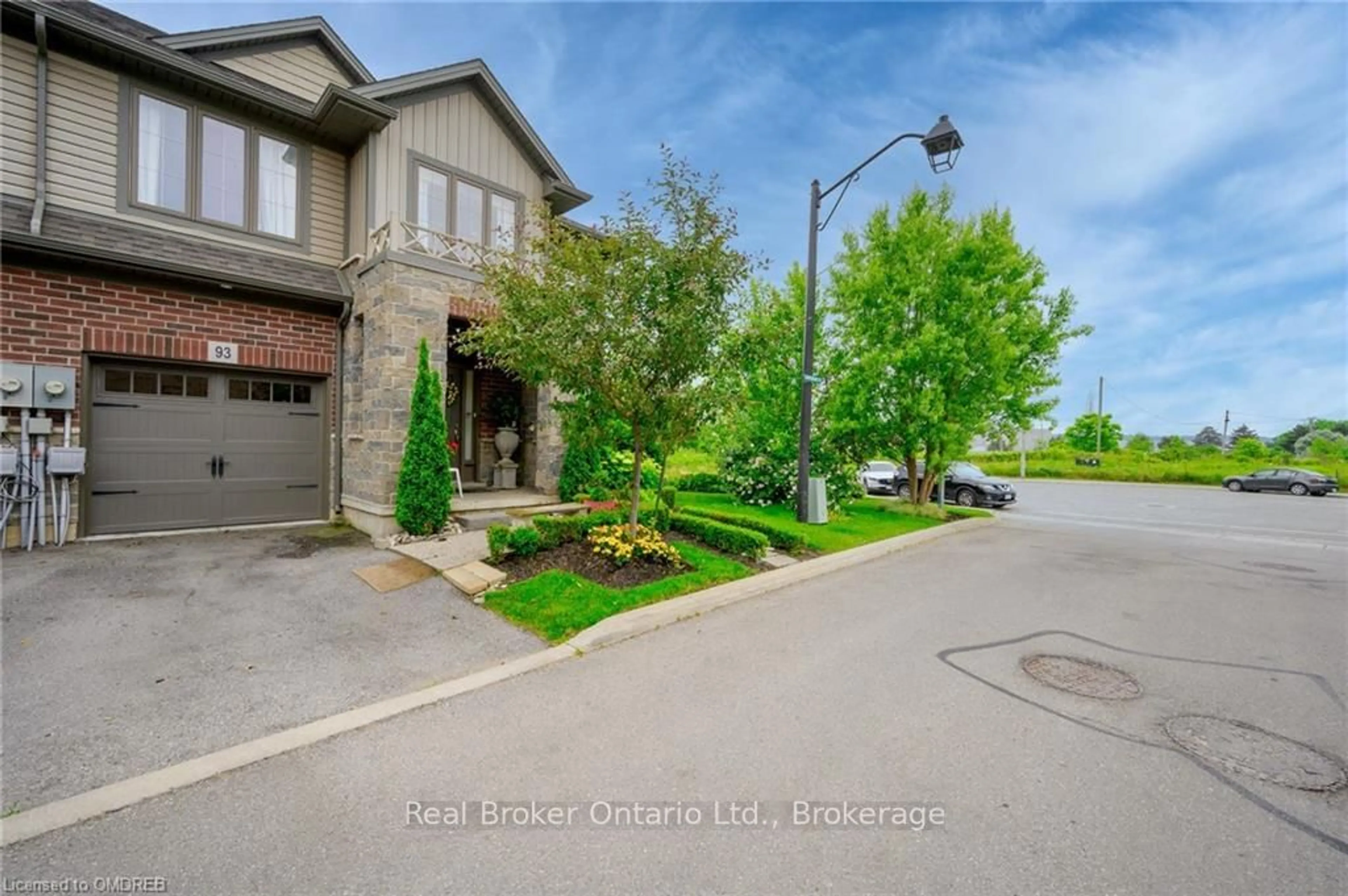 A pic from exterior of the house or condo, the street view for 93 SOUTHSHORE CRESCENT, Hamilton Ontario L8E 0J3