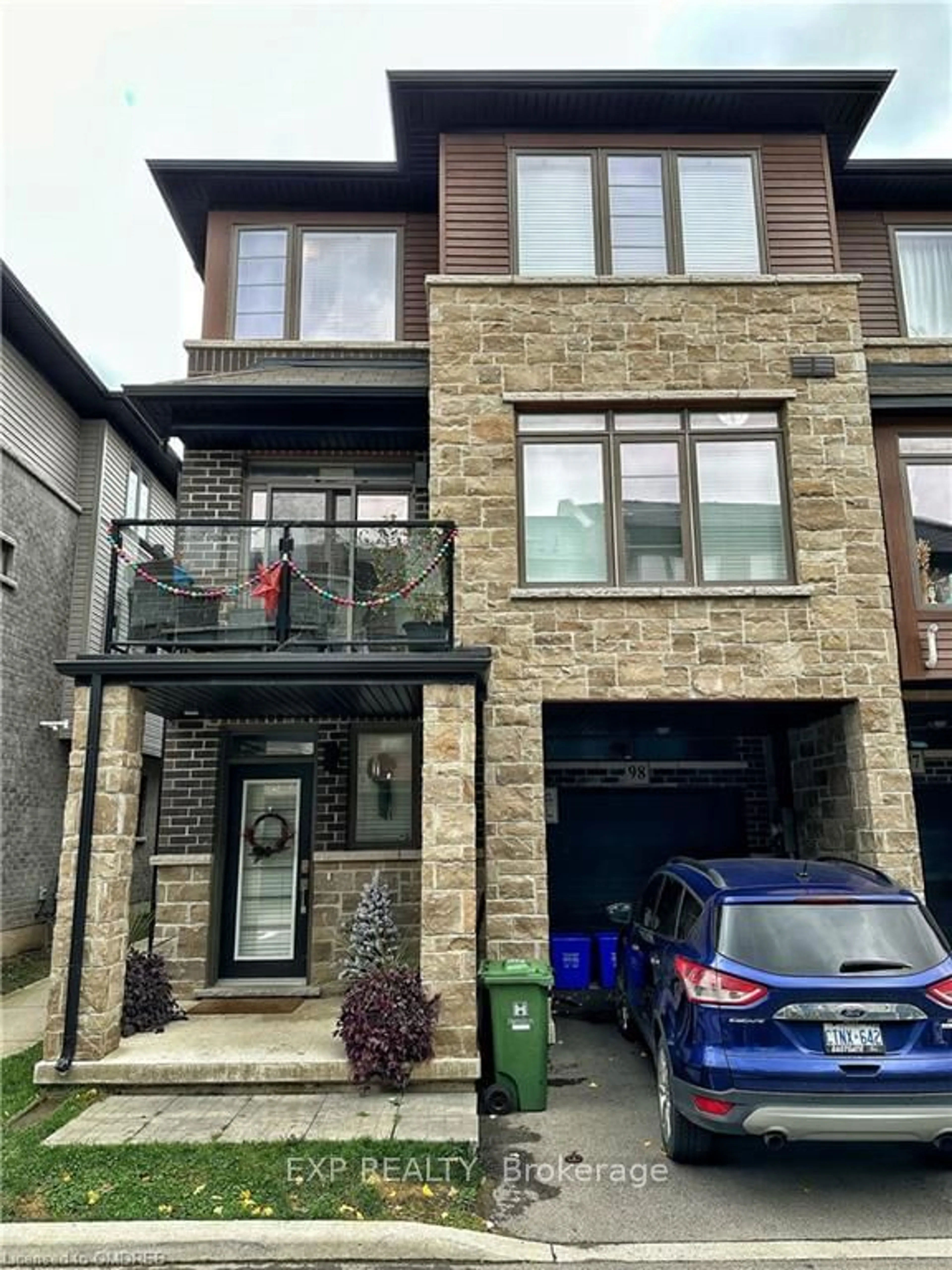 A pic from exterior of the house or condo, the front or back of building for 30 TIMES SQUARE Blvd #98, Hamilton Ontario L8J 0M1