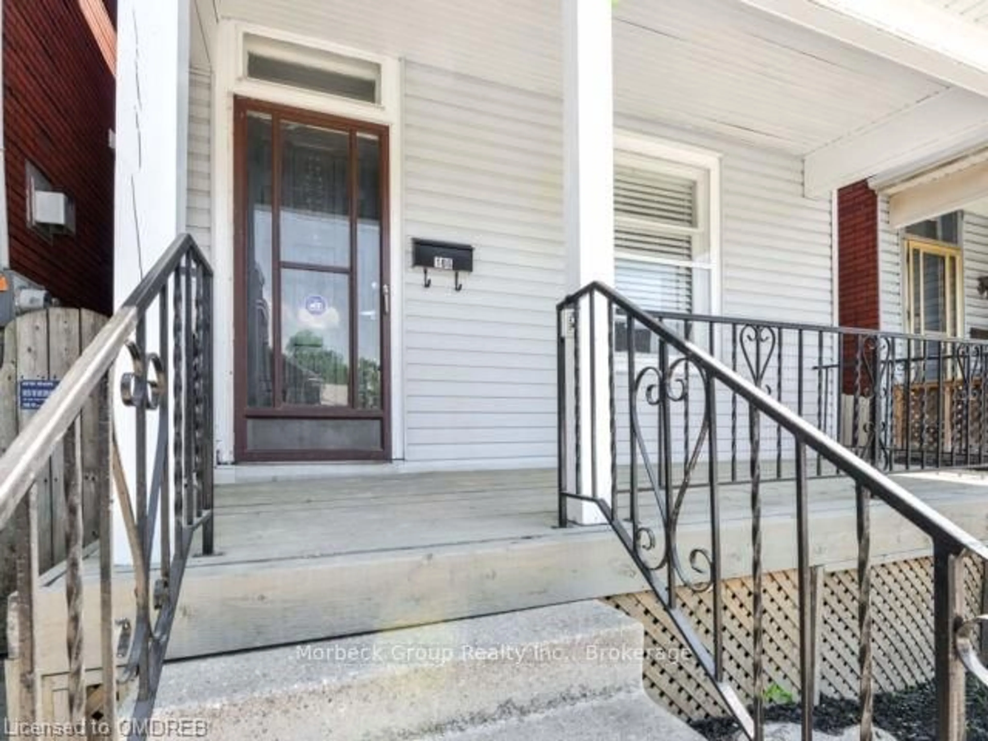 Indoor entryway for 186 SHERMAN Ave, Hamilton Ontario L8L 6M9