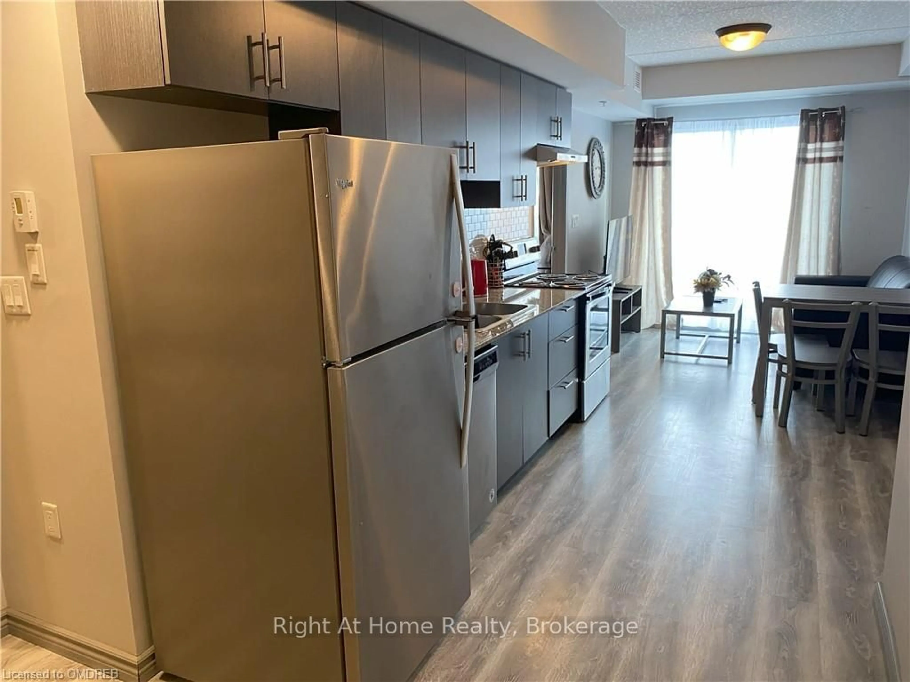 Open concept kitchen for 275 LARCH St #B510, Waterloo Ontario N2L 0J2