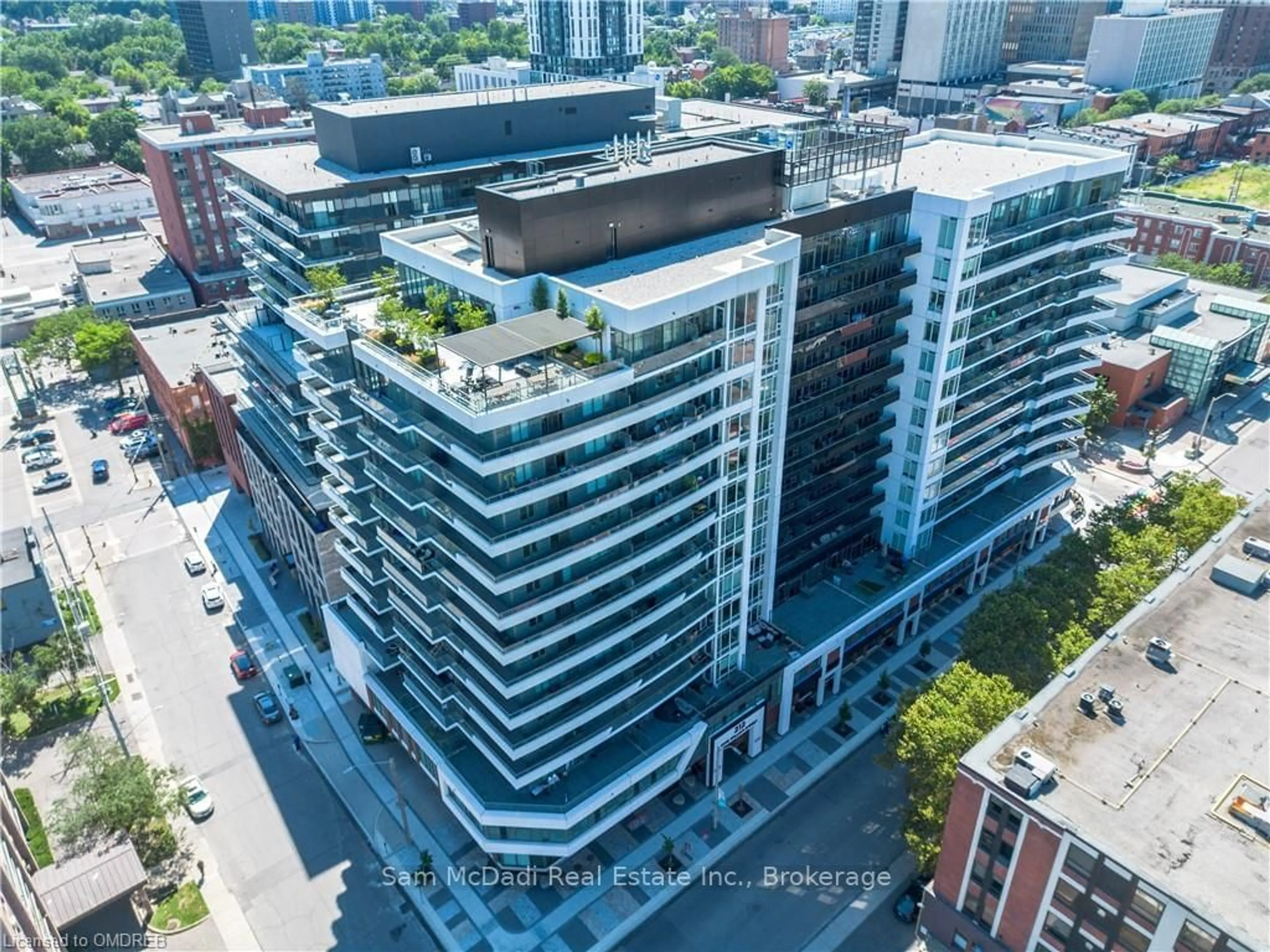 A pic from exterior of the house or condo, the view of city buildings for 212 KING WILLIAM St #417, Hamilton Ontario L8R 0A7