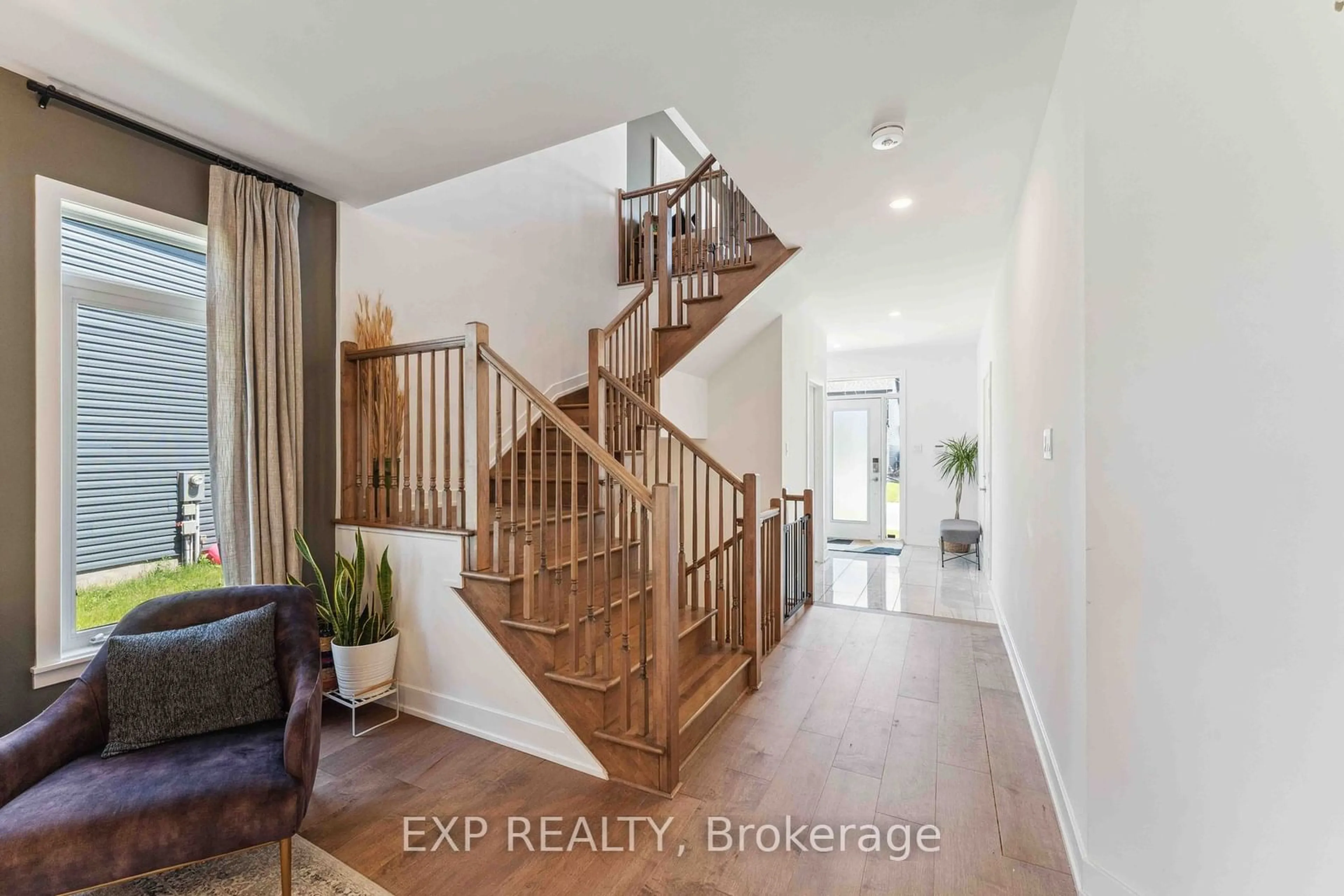 Indoor entryway, wood floors for 46 Andromeda Rd, Blossom Park - Airport and Area Ontario K4M 0K7