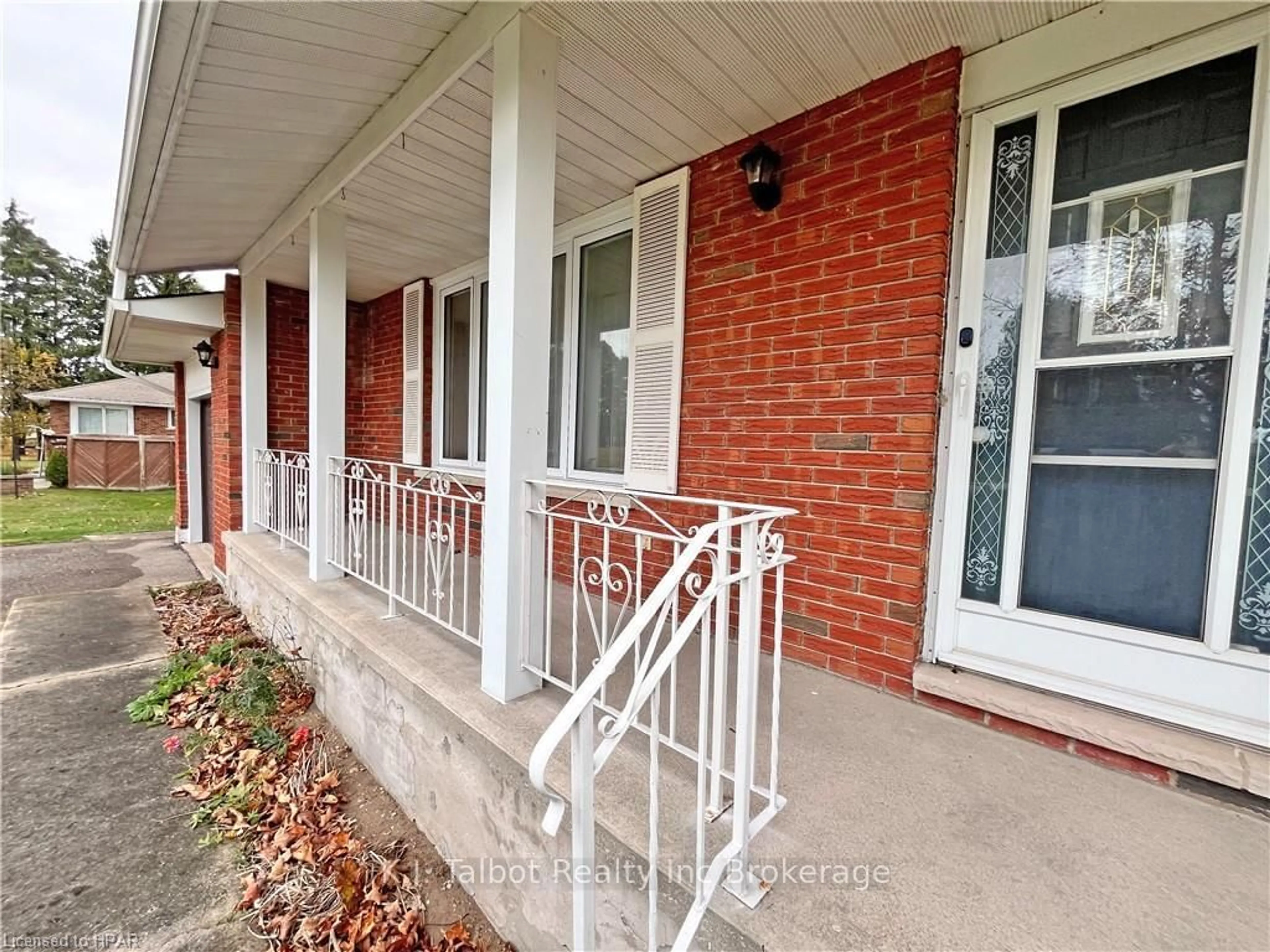 Home with brick exterior material for 8 STANLEY St, Central Huron Ontario N7A 3X8