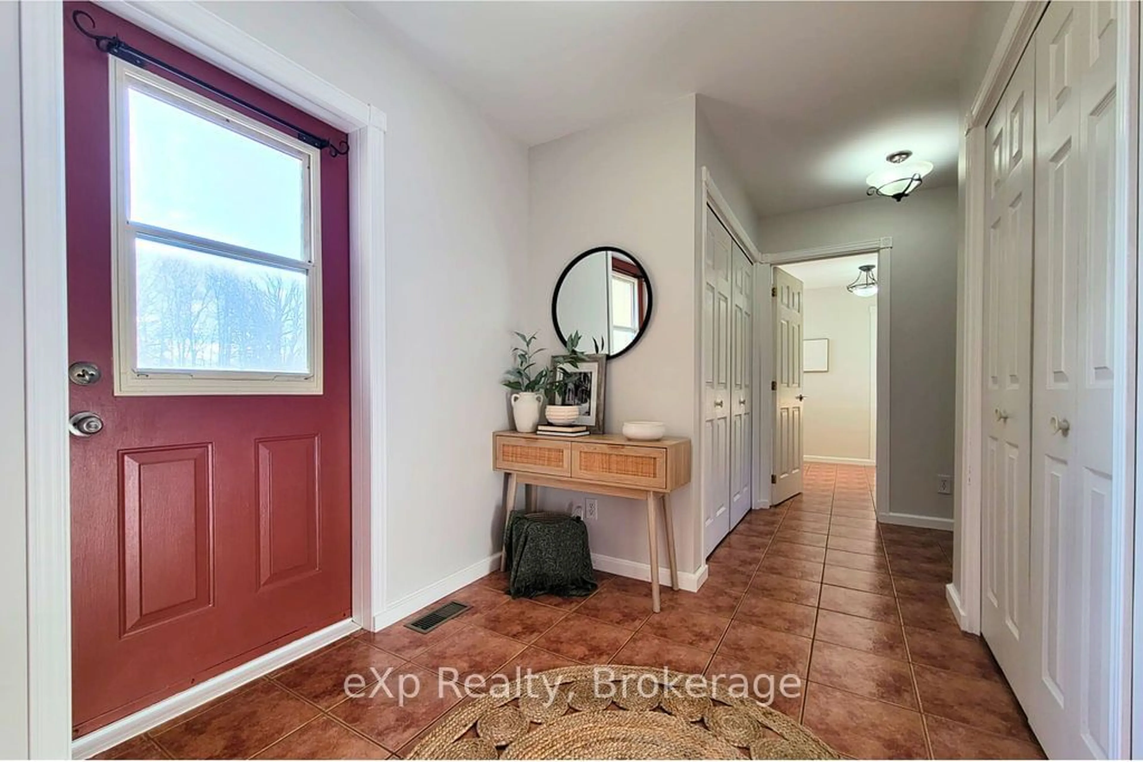 Indoor entryway for 54221 TALBOT Line, Bayham Ontario N0J 1H0