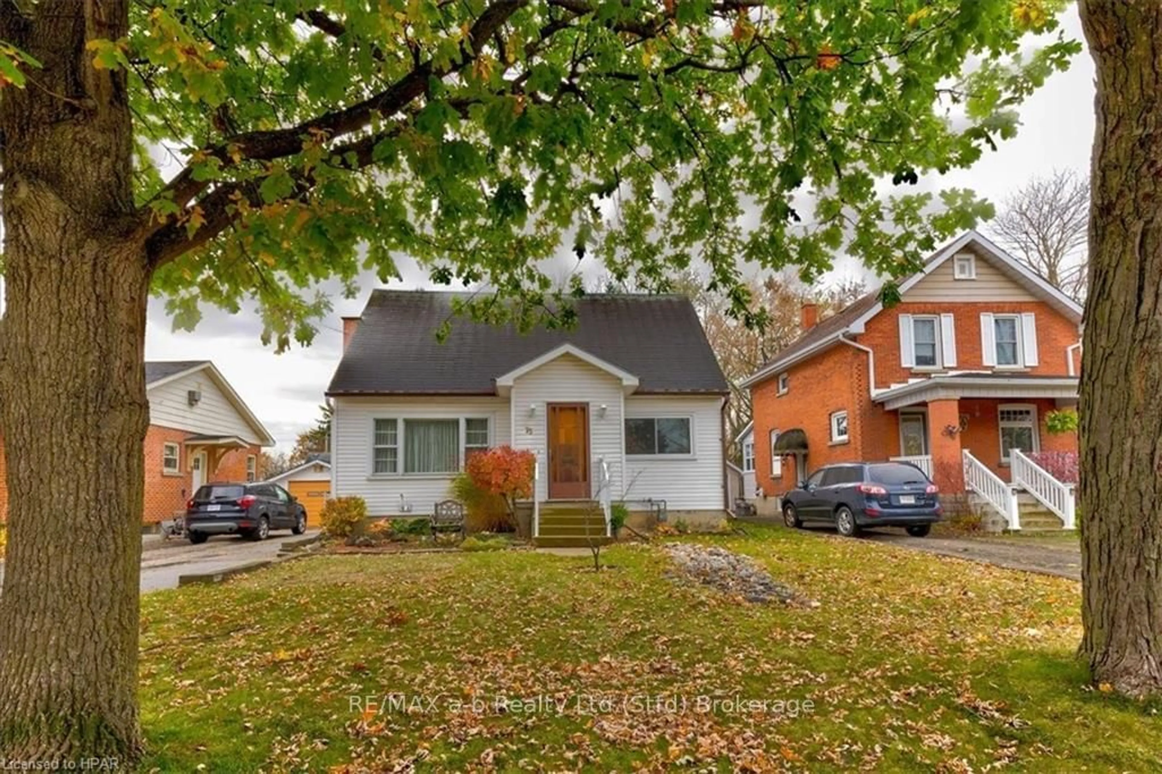 A pic from exterior of the house or condo, the street view for 75 YOUNGS St, Stratford Ontario N5A 1J5