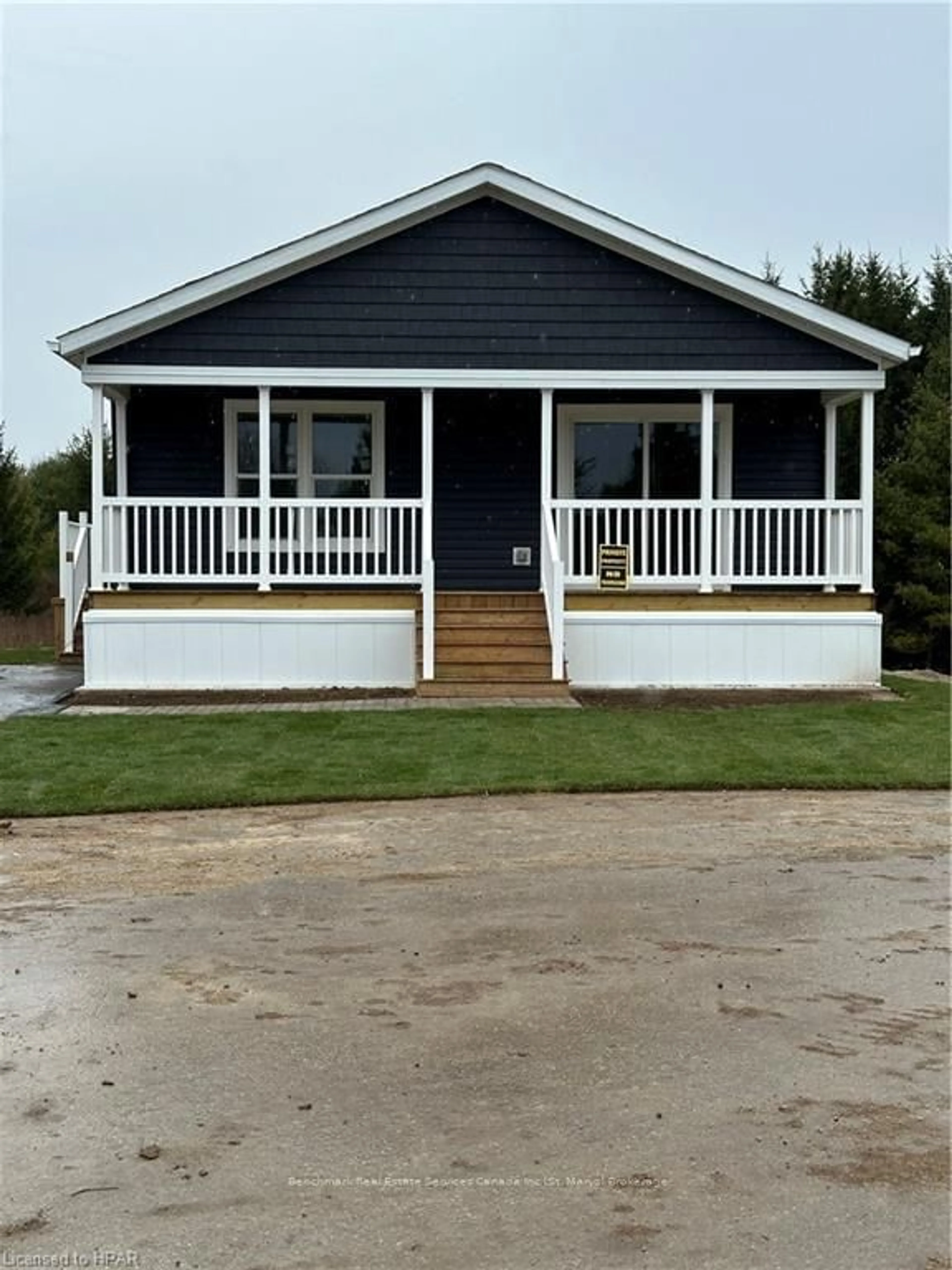 Home with vinyl exterior material for 211 SPRUCE Dr, West Grey Ontario N4N 3B8