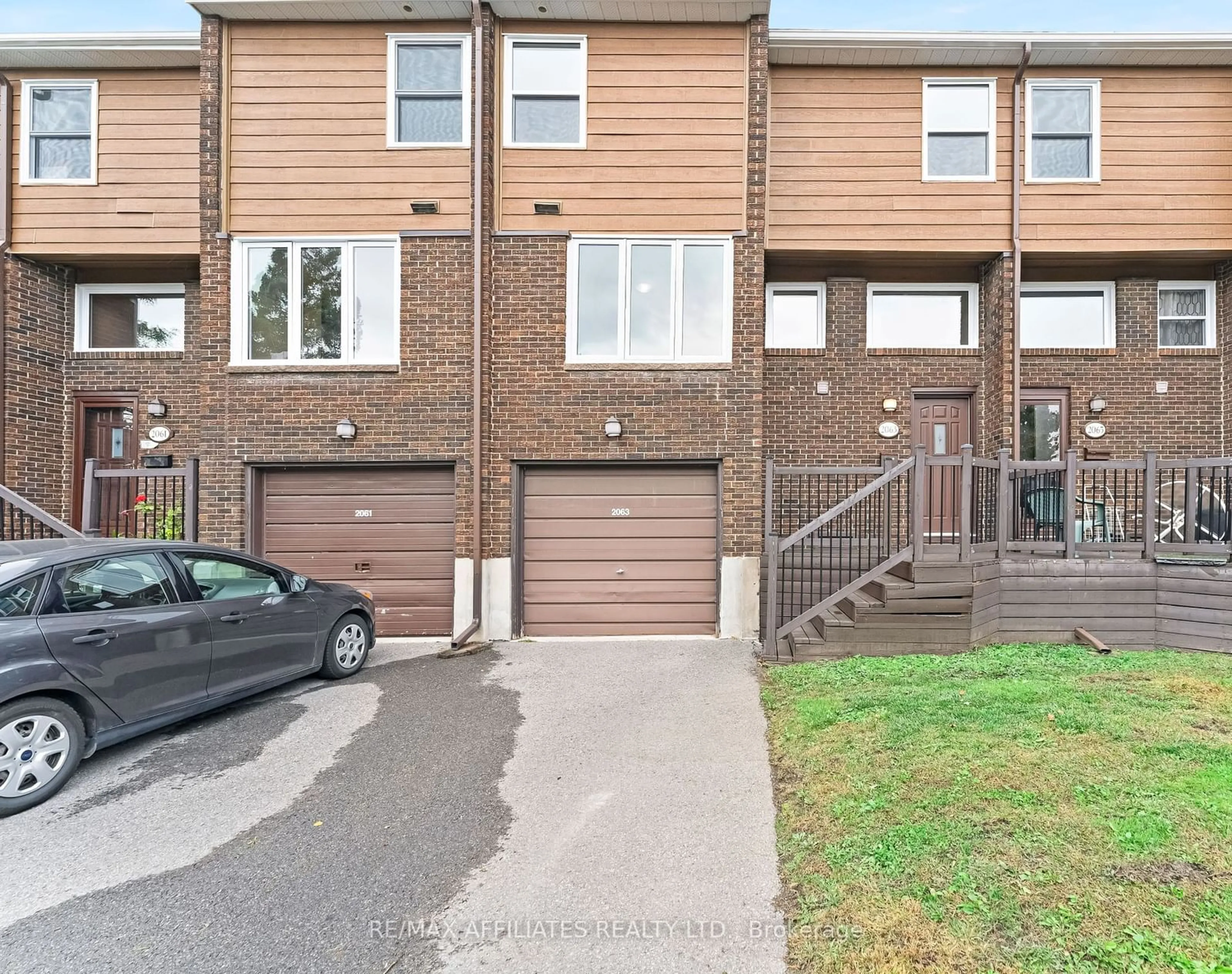 A pic from exterior of the house or condo, the street view for 2063 Ena Lane, Cyrville - Carson Grove - Pineview Ontario K1B 4P3