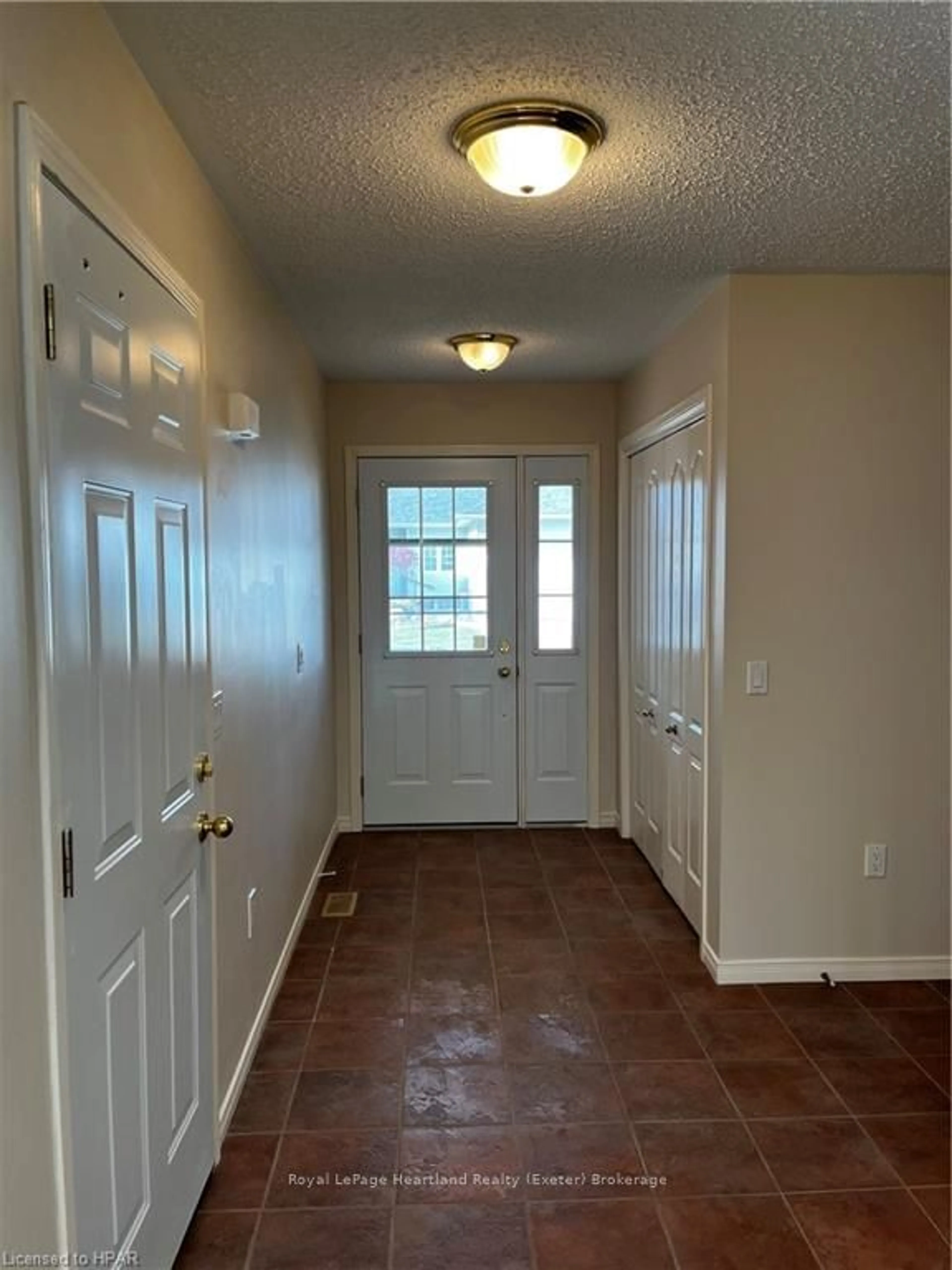 Indoor entryway, unknown floor for 30 ANN St #9, St. Marys Ontario N4X 1C8