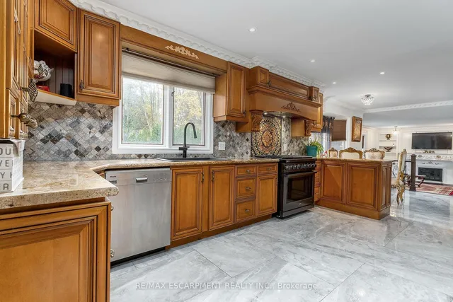 Additional property image - 28 STONEGATE Dr