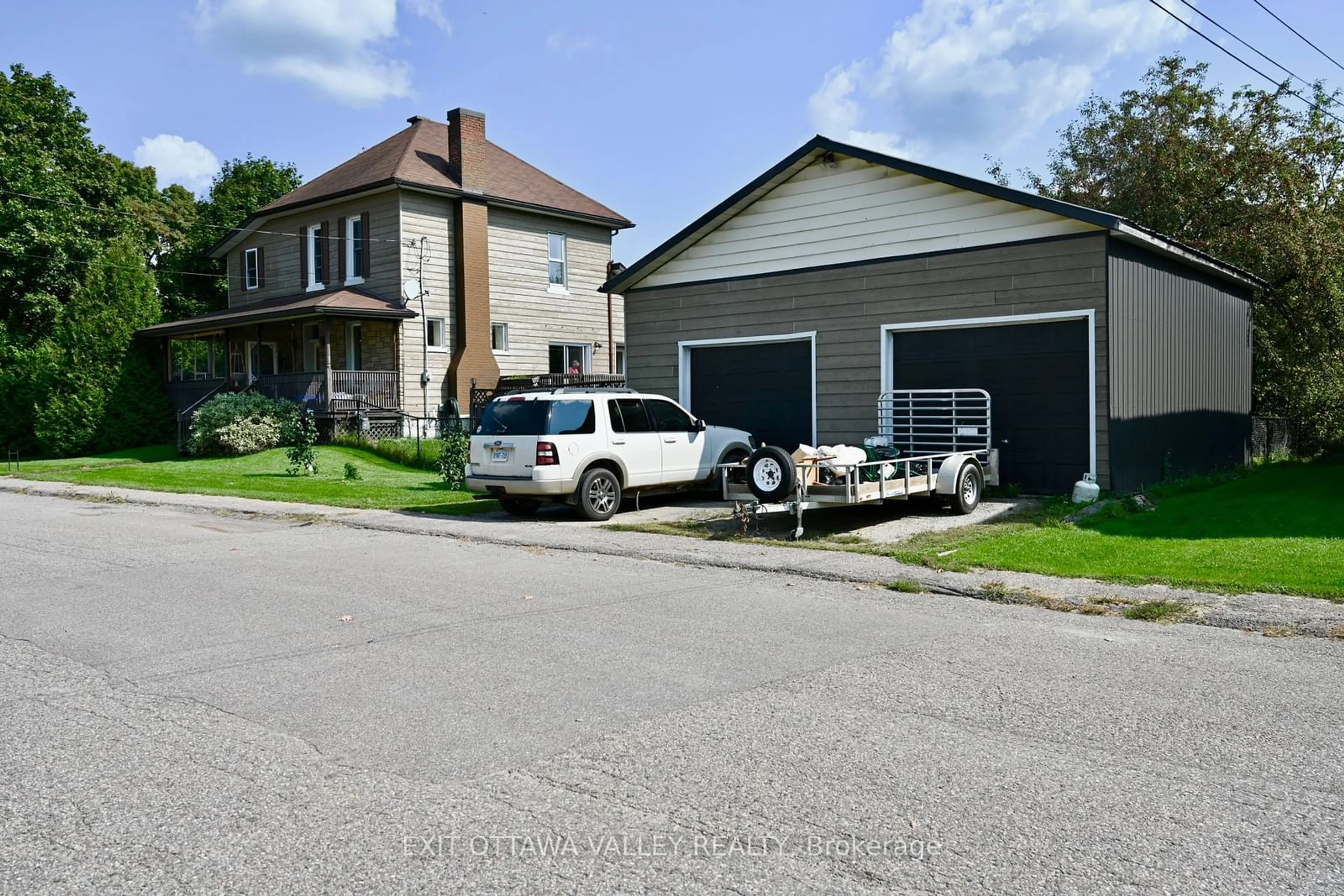 Frontside or backside of a home, the street view for 27 Meadow St, Whitewater Region Ontario K0J 1K0