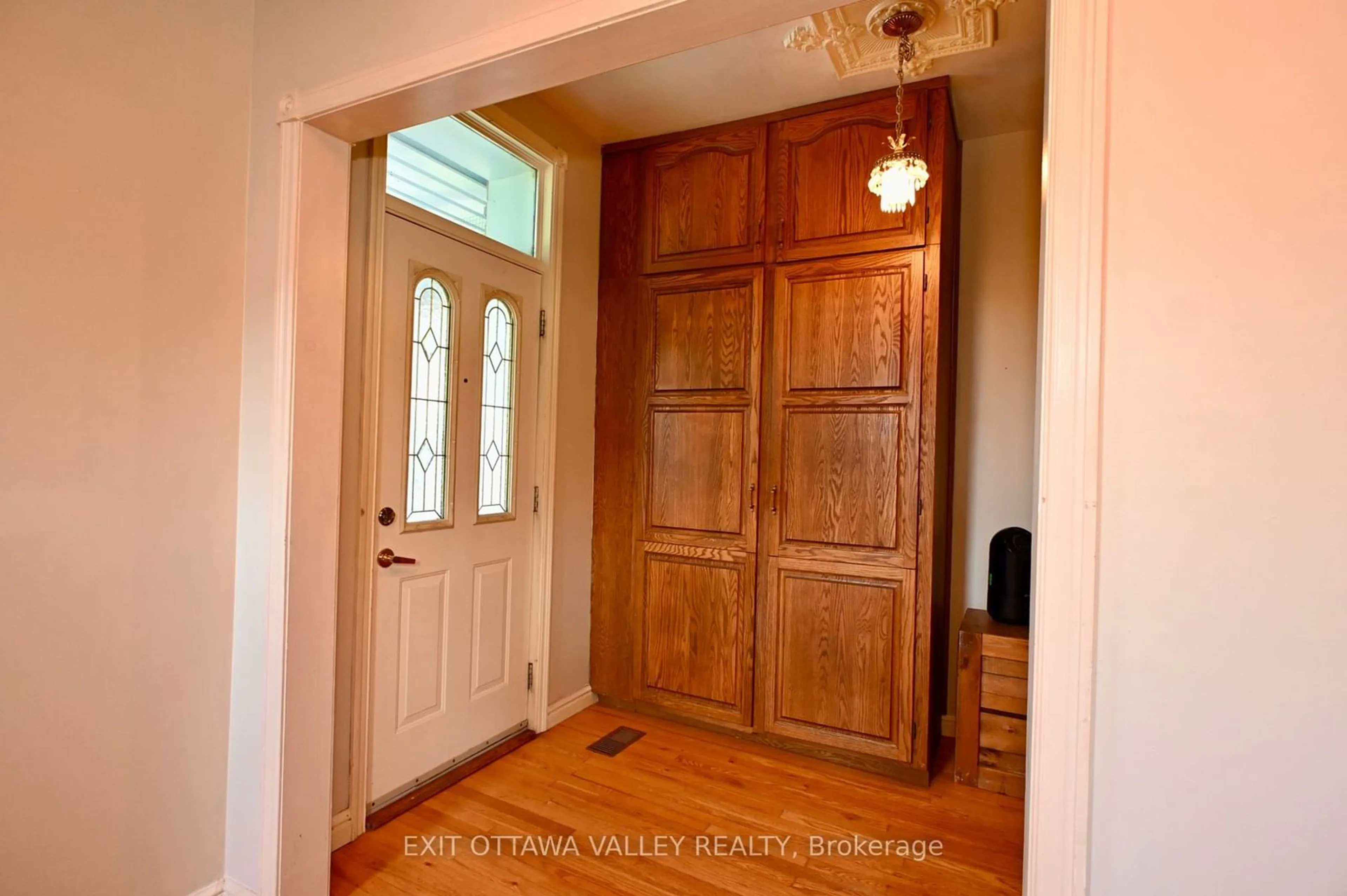 Indoor entryway, wood floors for 27 Meadow St, Whitewater Region Ontario K0J 1K0