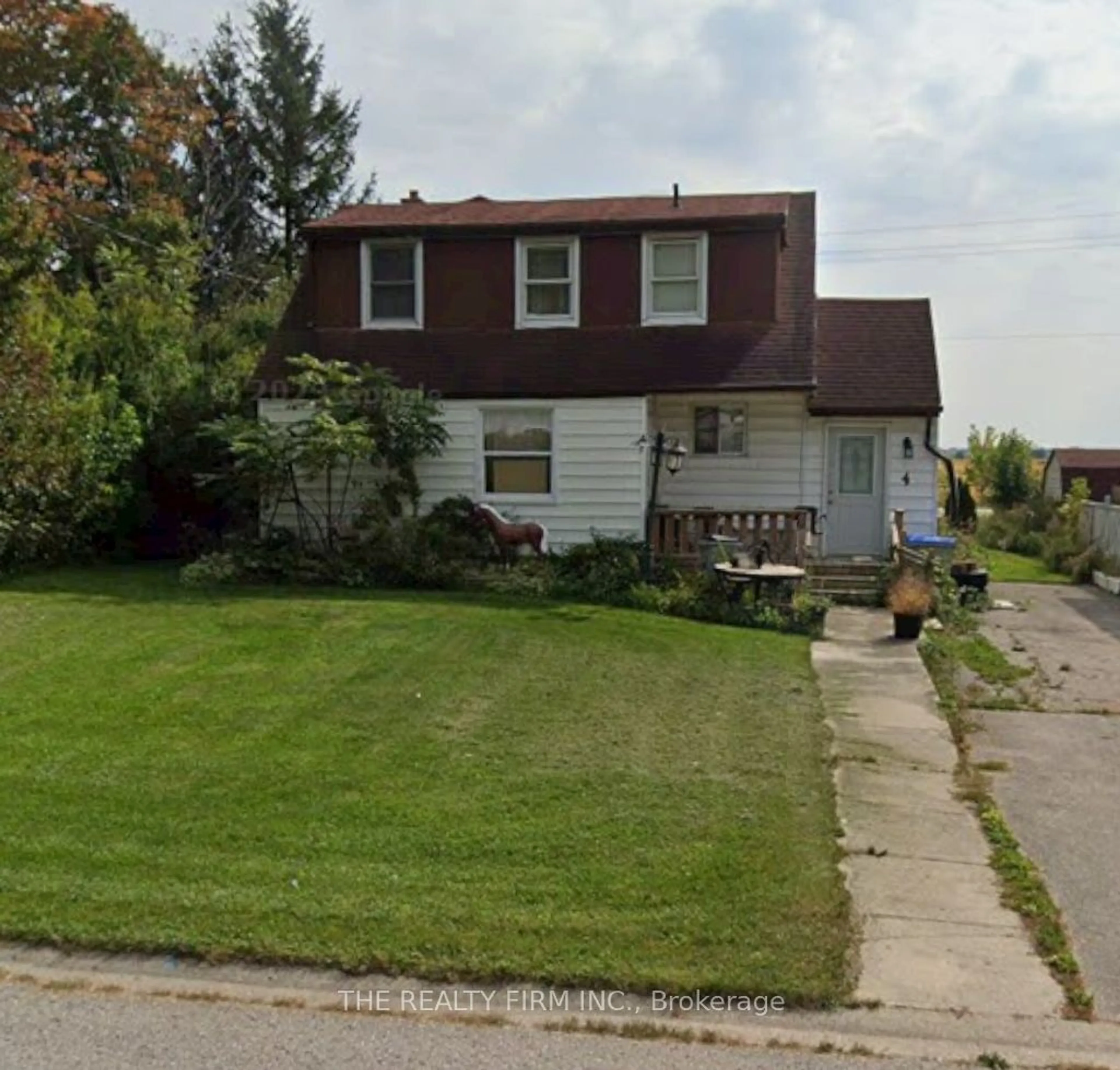 Frontside or backside of a home, the street view for 4 Quebec Rd, Huron East Ontario N0M 1L0