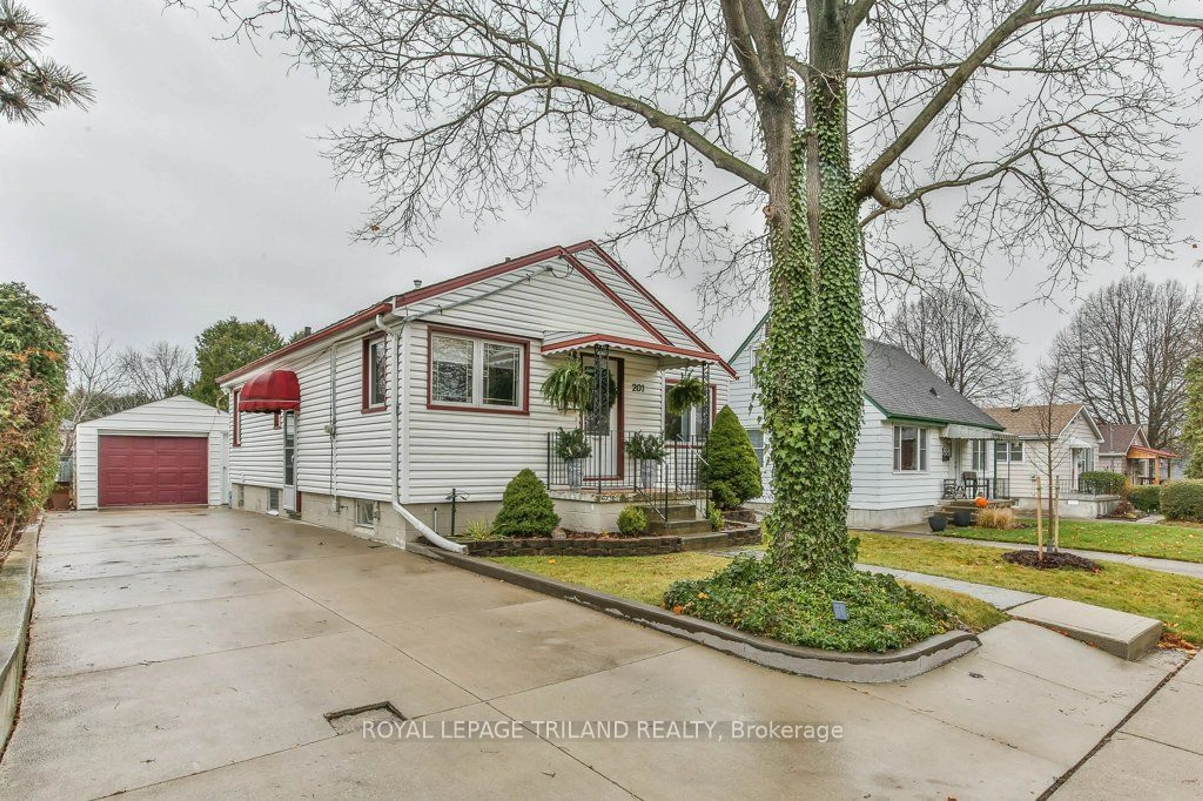 Frontside or backside of a home, the street view for 201 ELLIOTT St, London Ontario N5Y 2G5