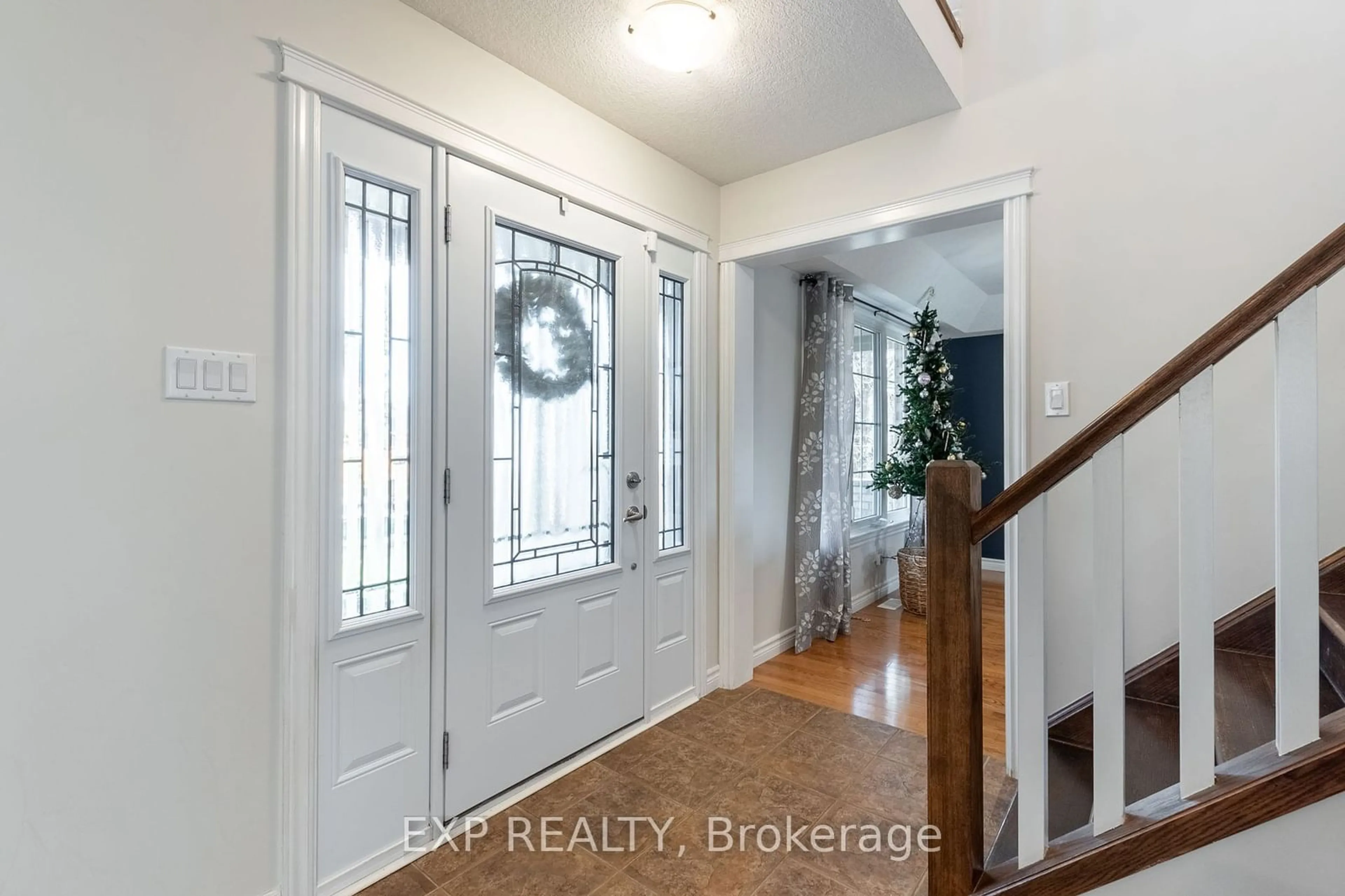 Indoor entryway, wood floors for 102 Steven St, Strathroy-Caradoc Ontario N7G 4K9