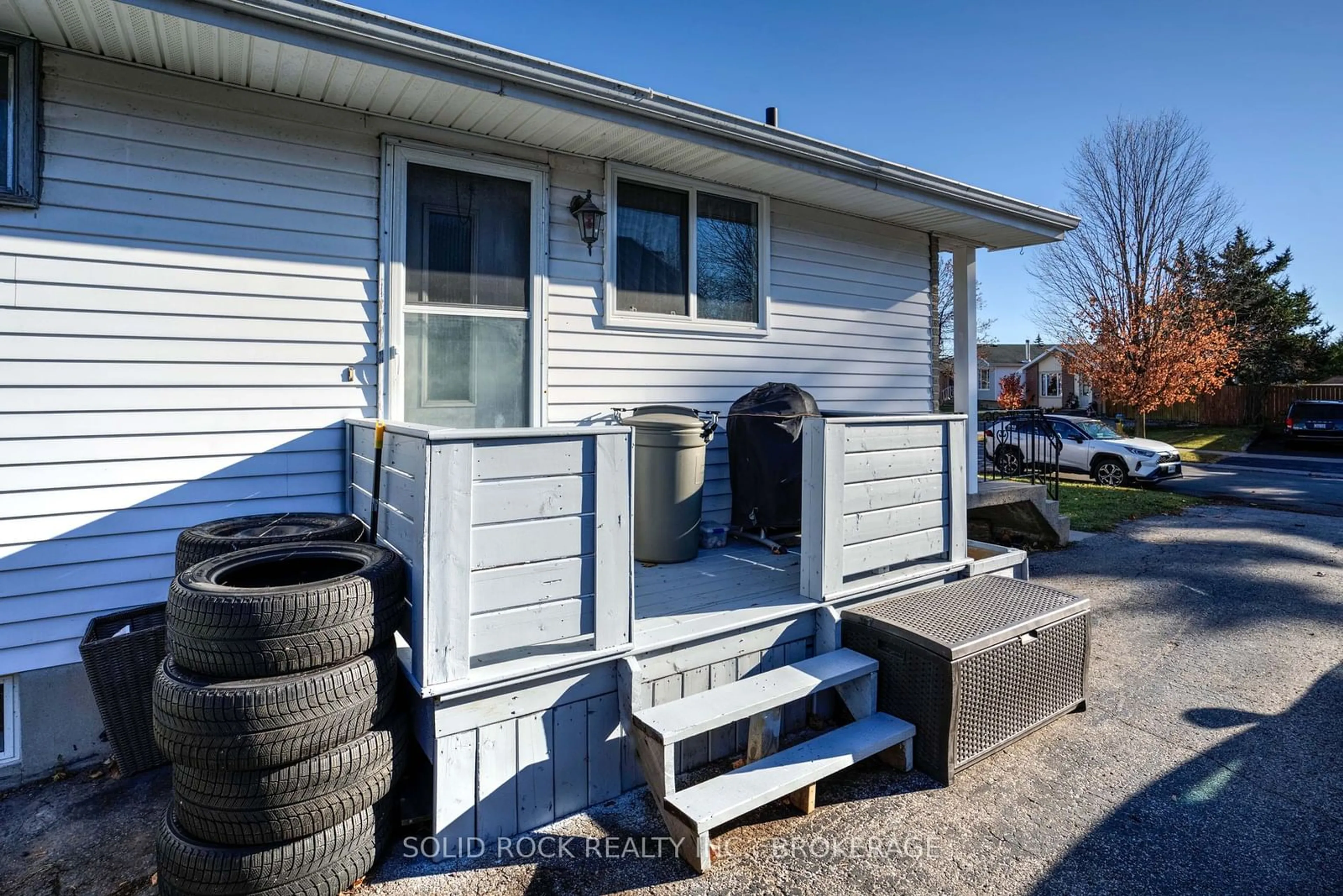 Frontside or backside of a home, cottage for 33 Derby Gate Cres, Kingston Ontario K7K 5Y9