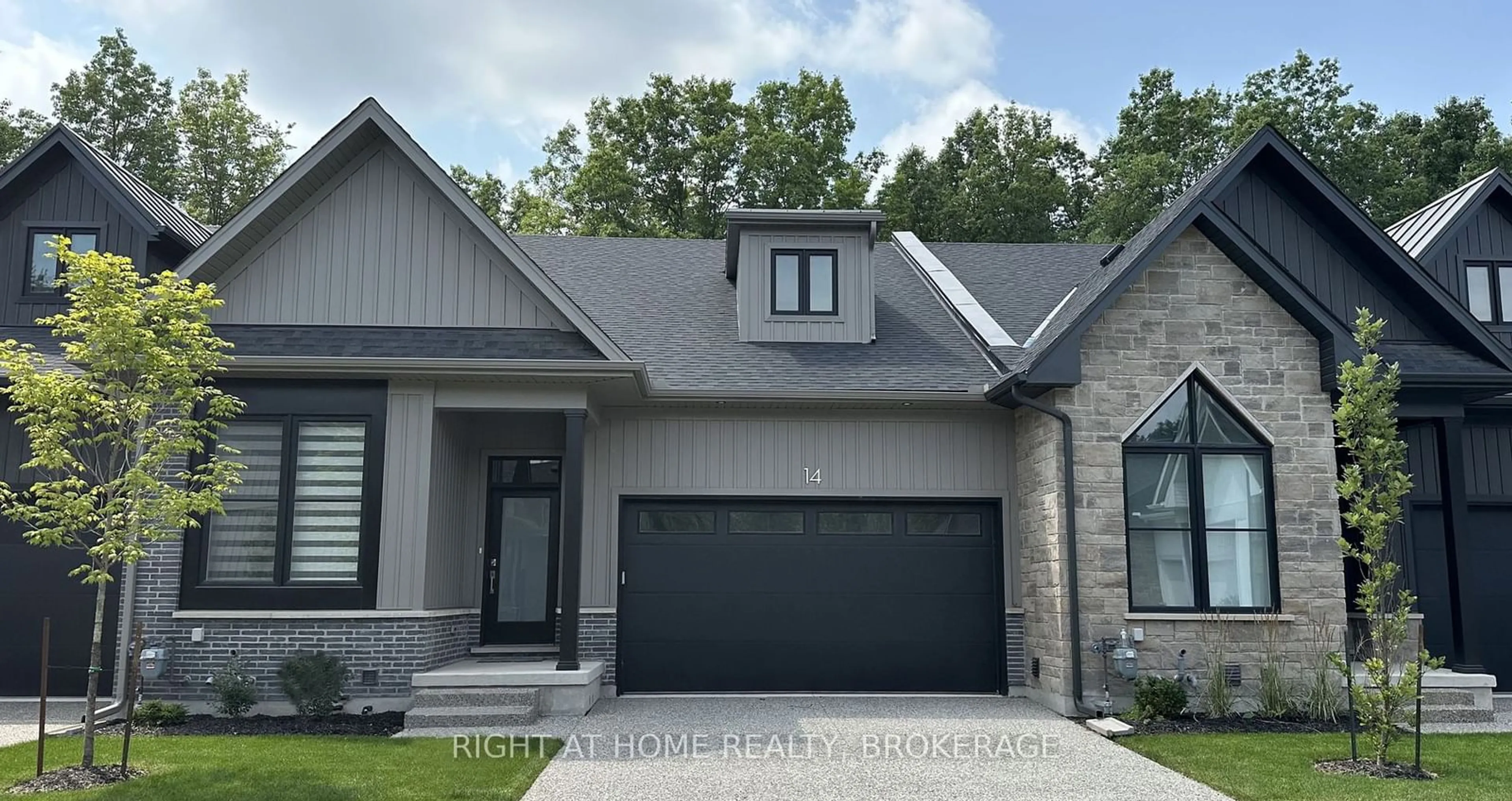 Home with brick exterior material for 3318 Weinbrenner Rd #7, Niagara Falls Ontario L2G 3S2