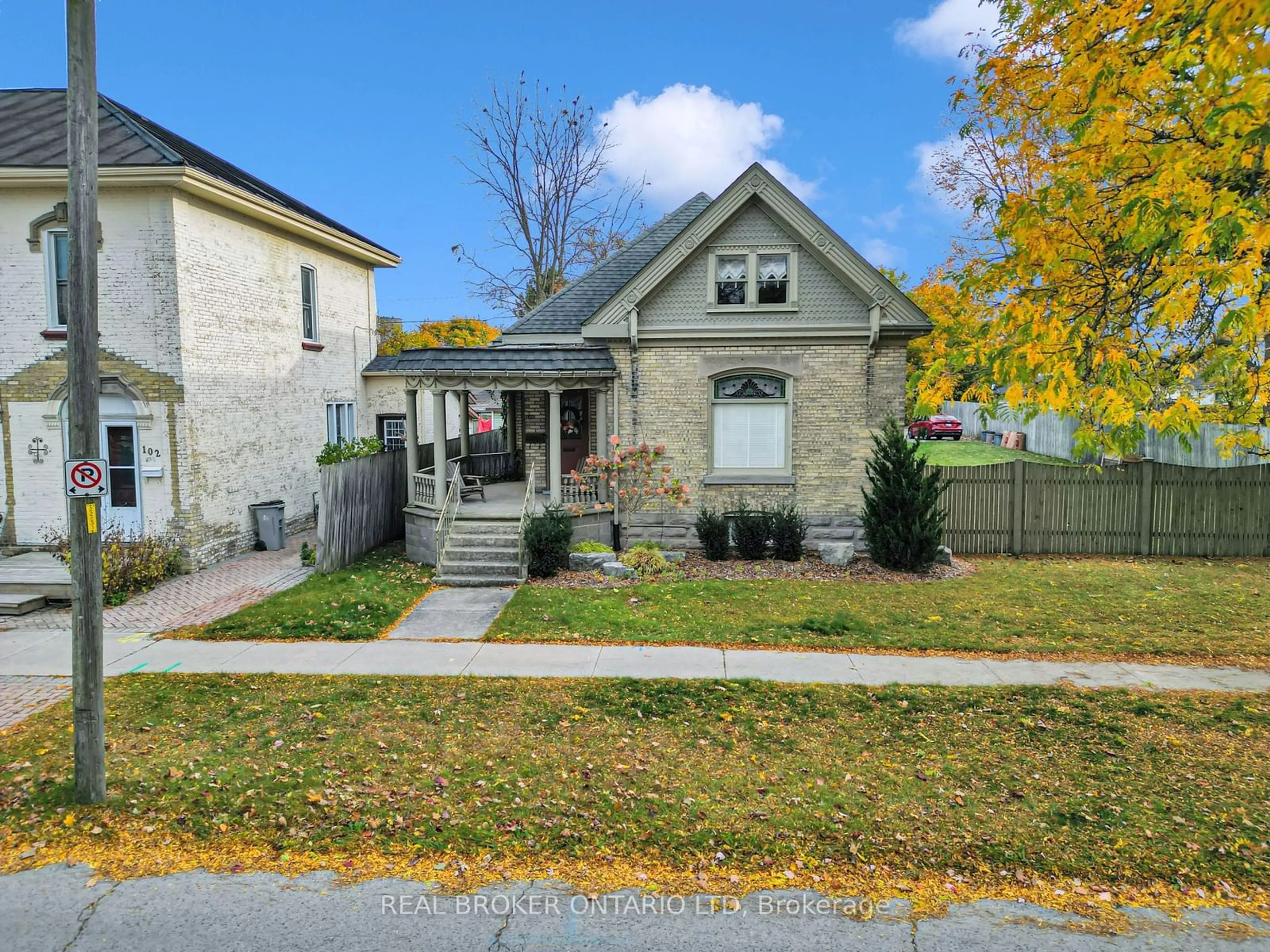 Frontside or backside of a home, the street view for 106 Front St, Strathroy-Caradoc Ontario N7G 1X8