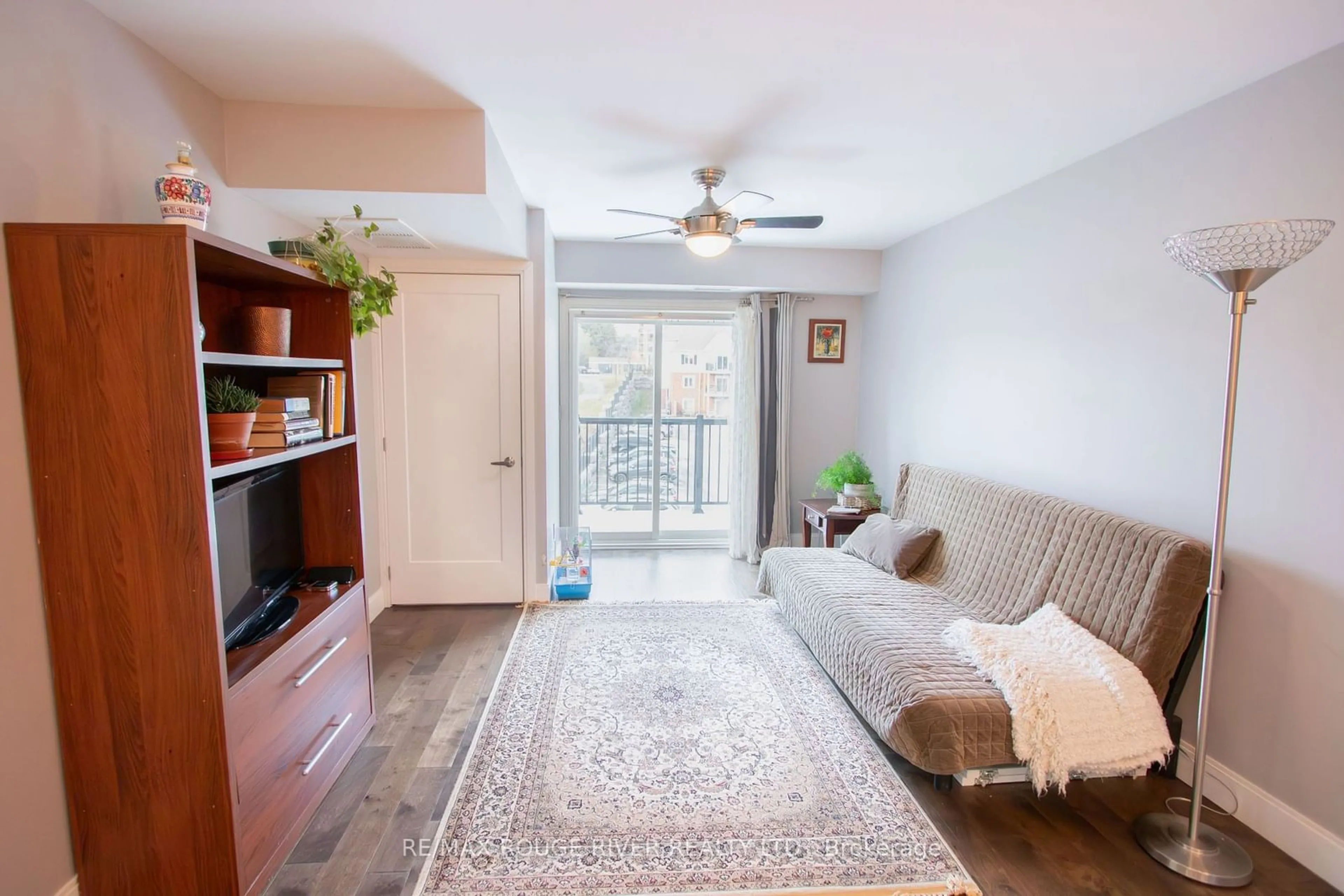 Living room, wood floors for 910 Wentworth St #305, Peterborough Ontario K9J 8R8