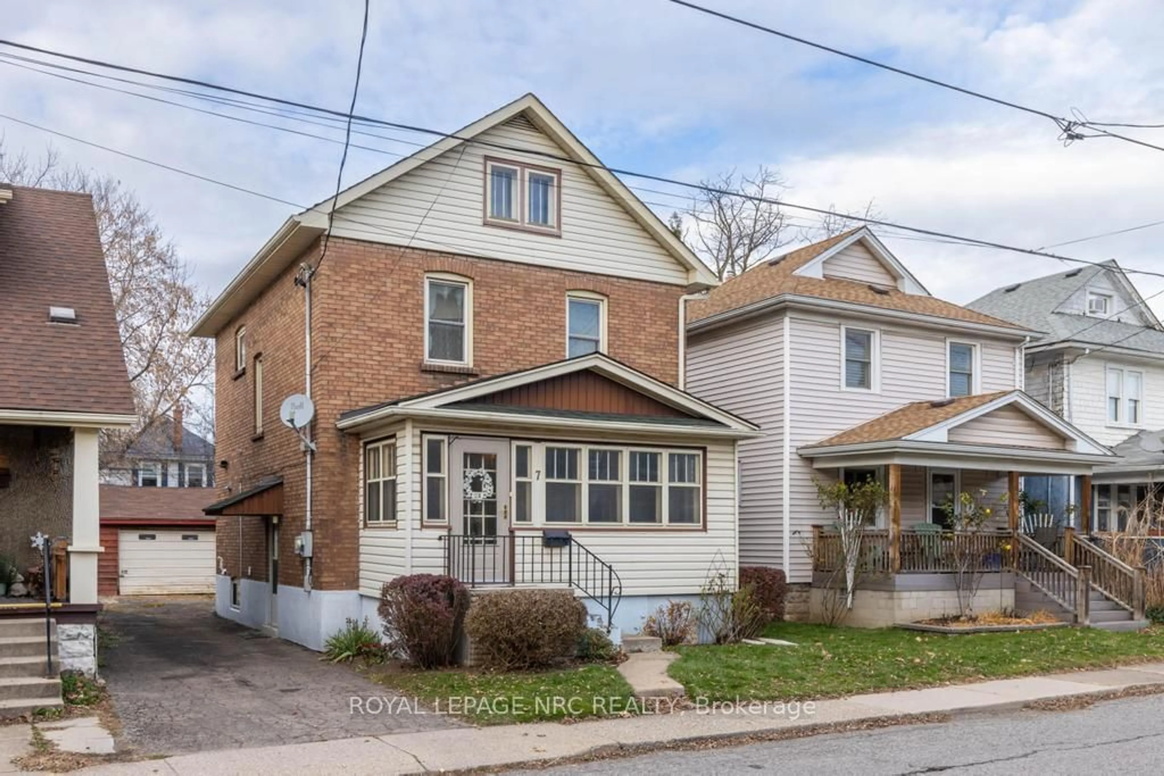 Frontside or backside of a home, the street view for 7 Chaplin Ave, St. Catharines Ontario L2R 2E4