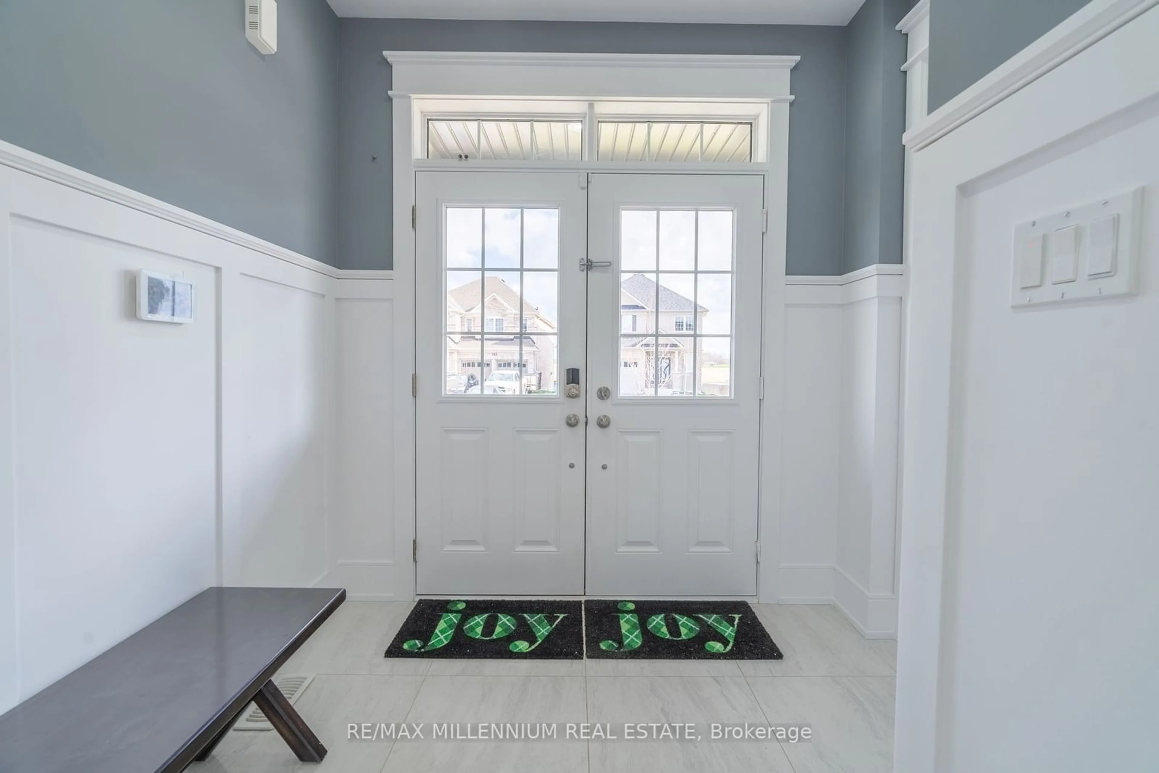 Indoor entryway, wood floors for 732 Gilmour Cres, Shelburne Ontario L9V 3X2