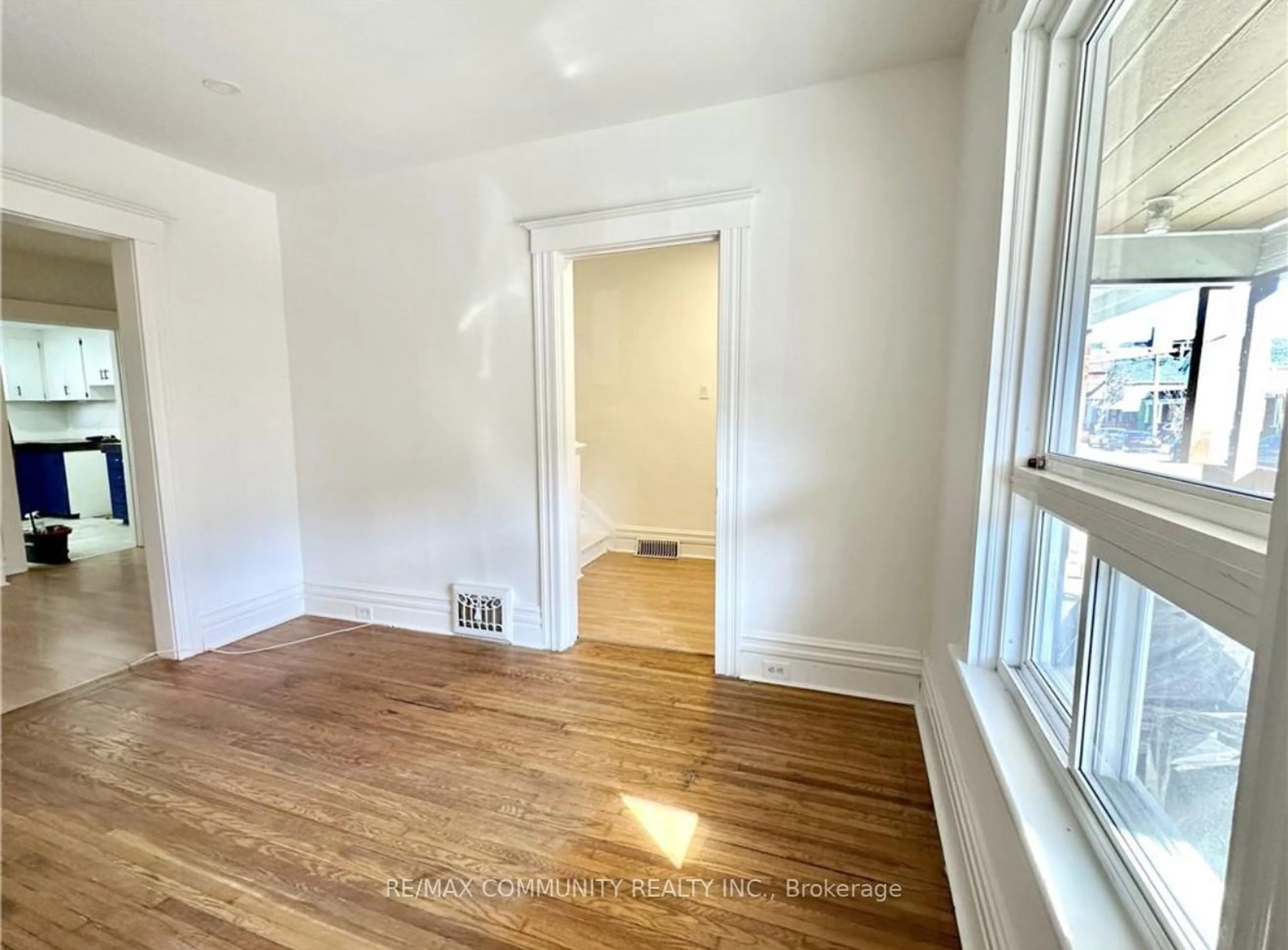 A pic of a room, wood floors for 39 Beechwood Ave, Hamilton Ontario L8L 2S5