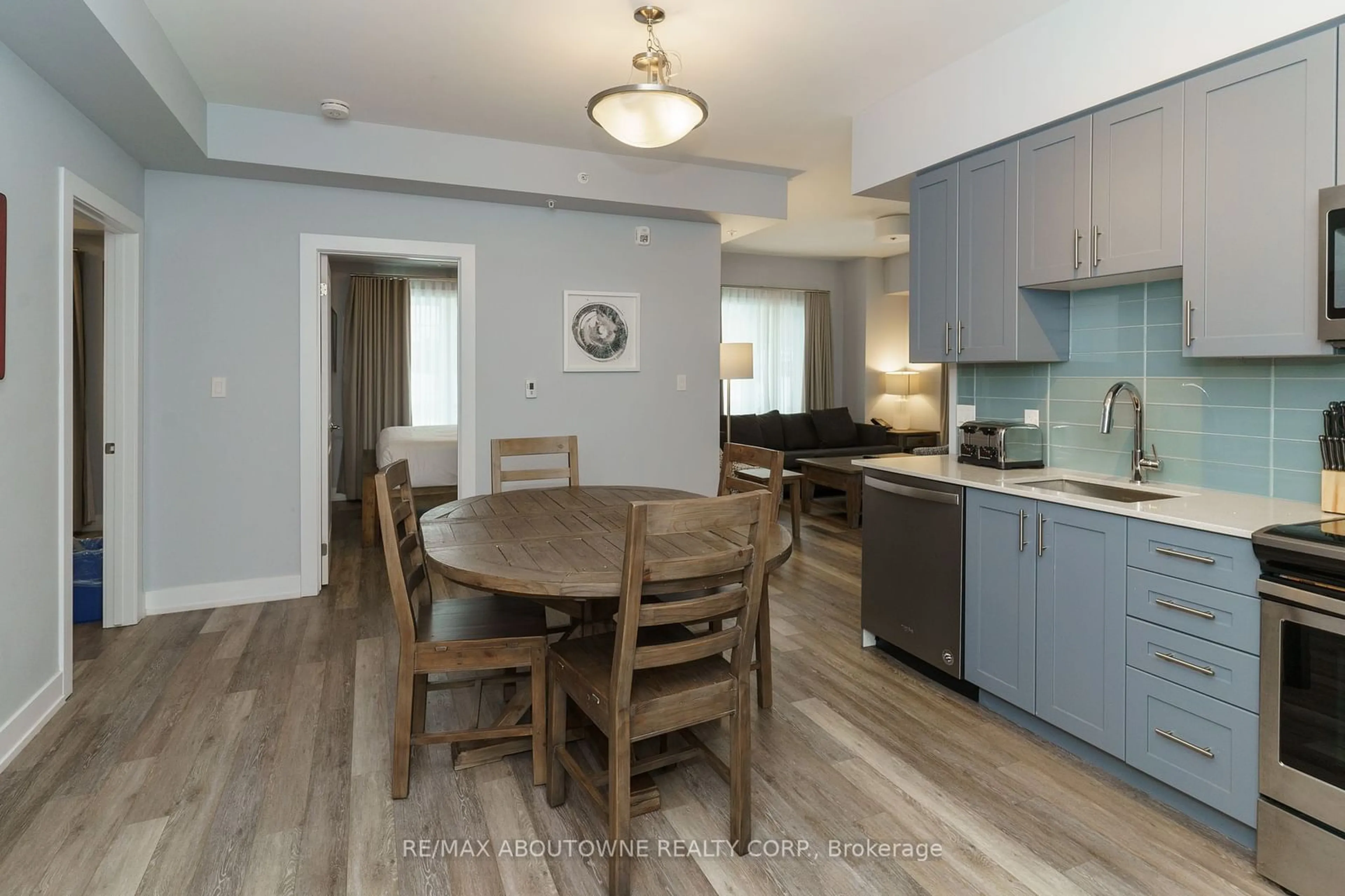 Open concept kitchen for 25 PEN LAKE POINT Rd #332, Huntsville Ontario P1H 1A9