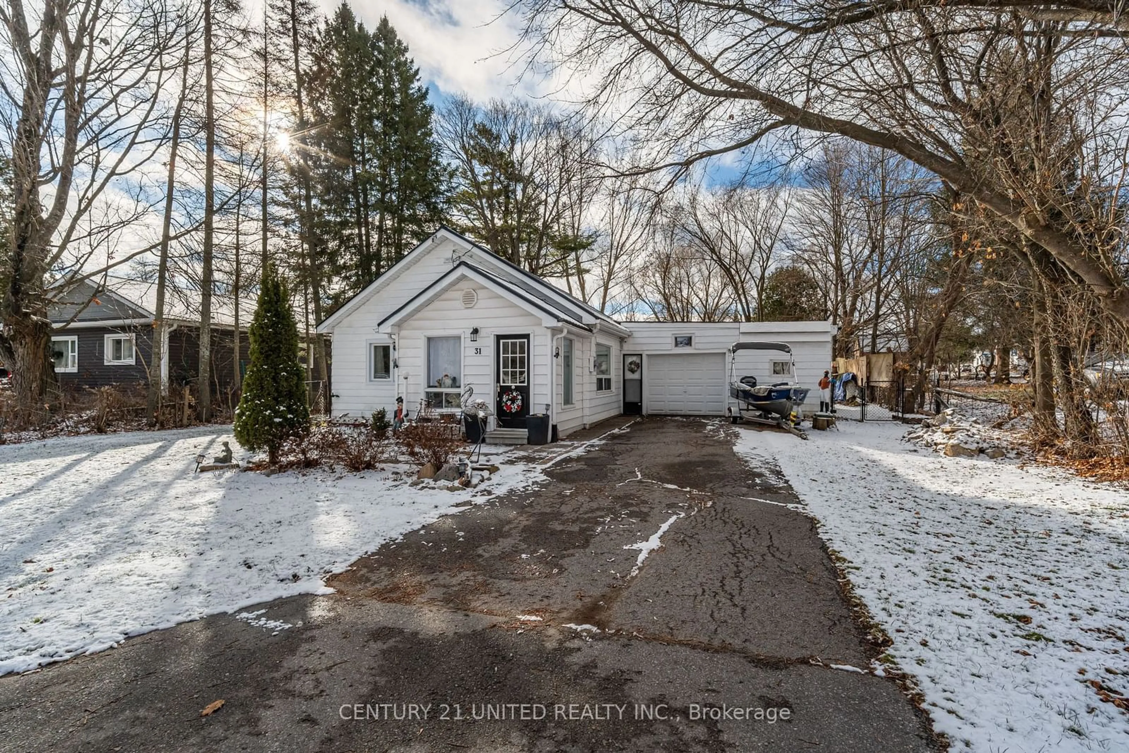 Frontside or backside of a home, cottage for 31 Pearce St, Marmora and Lake Ontario K0K 2M0