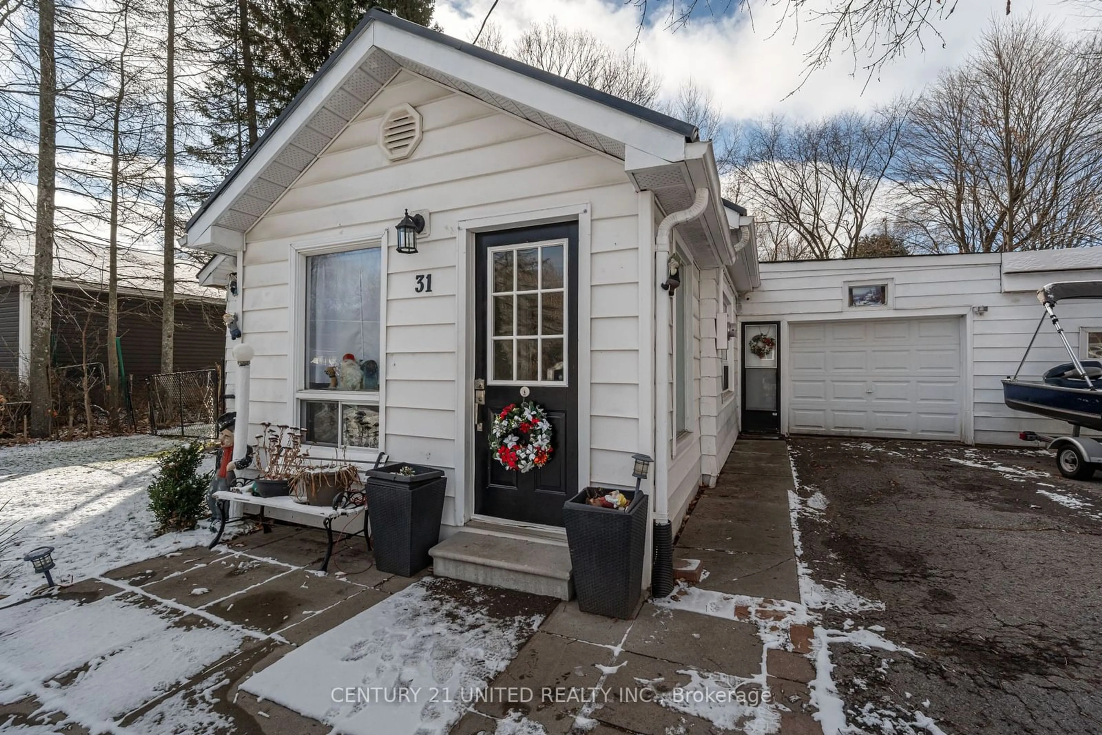 A pic from exterior of the house or condo, cottage for 31 Pearce St, Marmora and Lake Ontario K0K 2M0