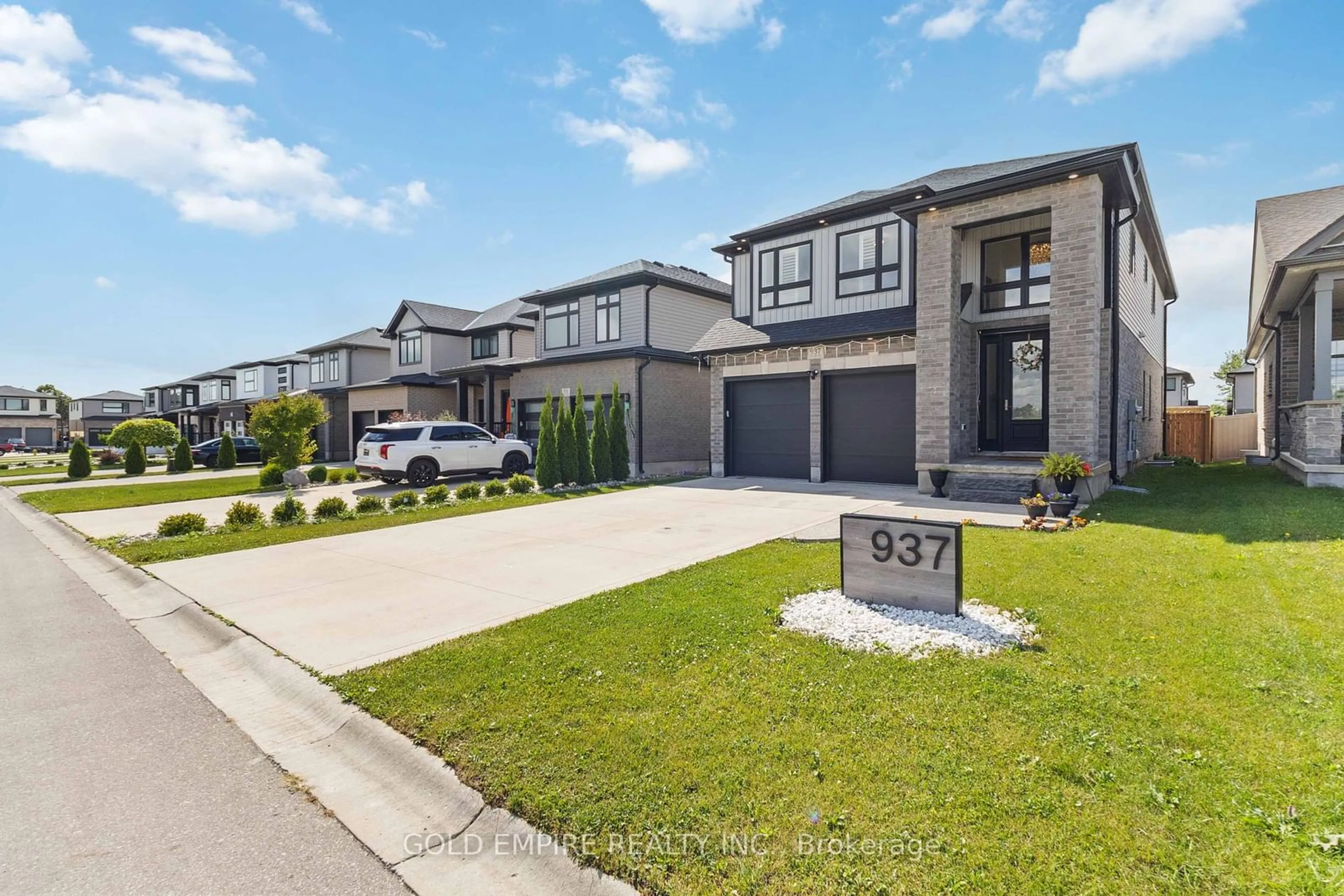 Frontside or backside of a home, the street view for 937 Lennon Way, London Ontario N6G 0W9