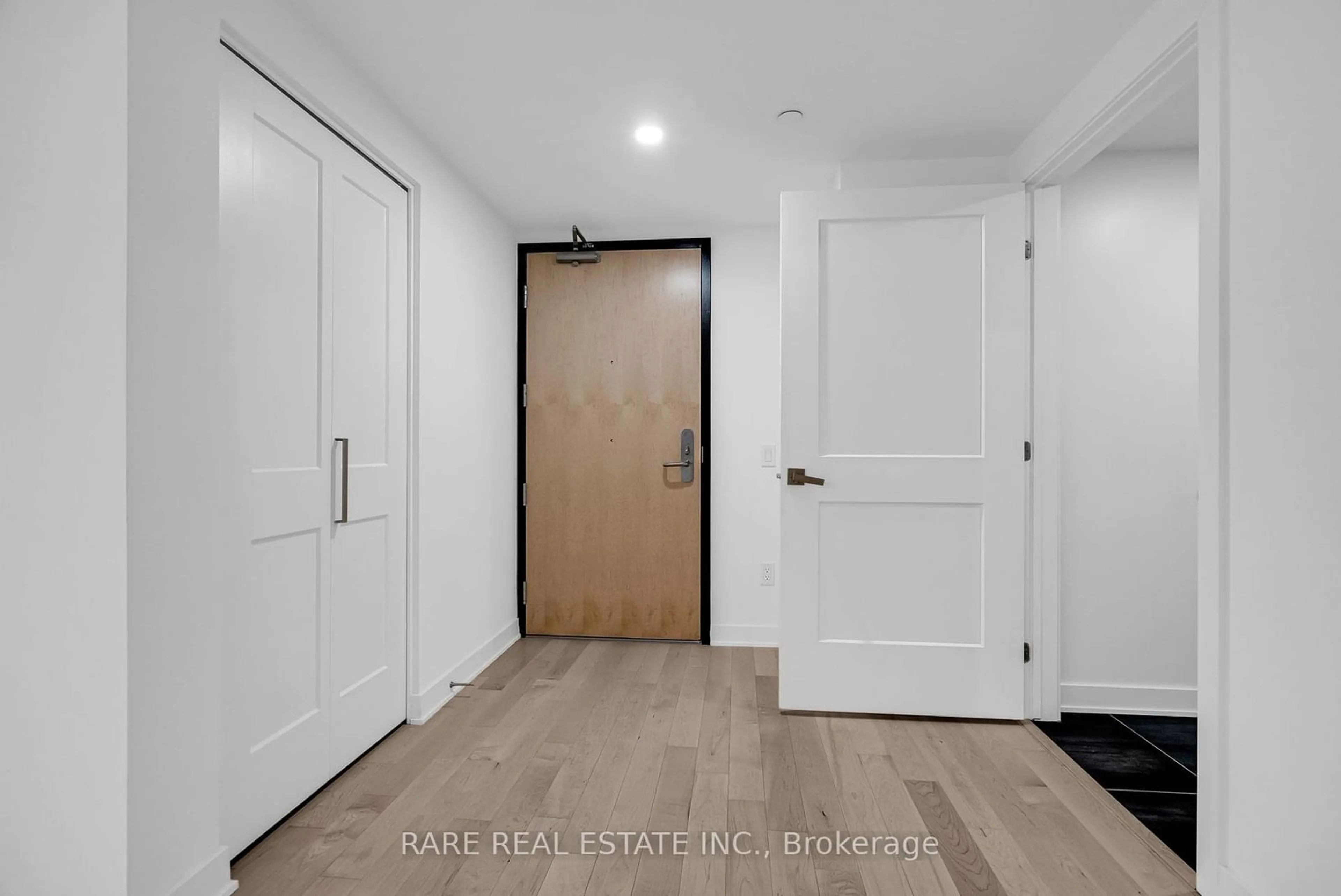 Indoor entryway, wood floors for 340 Queen St #308, Ottawa Centre Ontario K1R 0G1