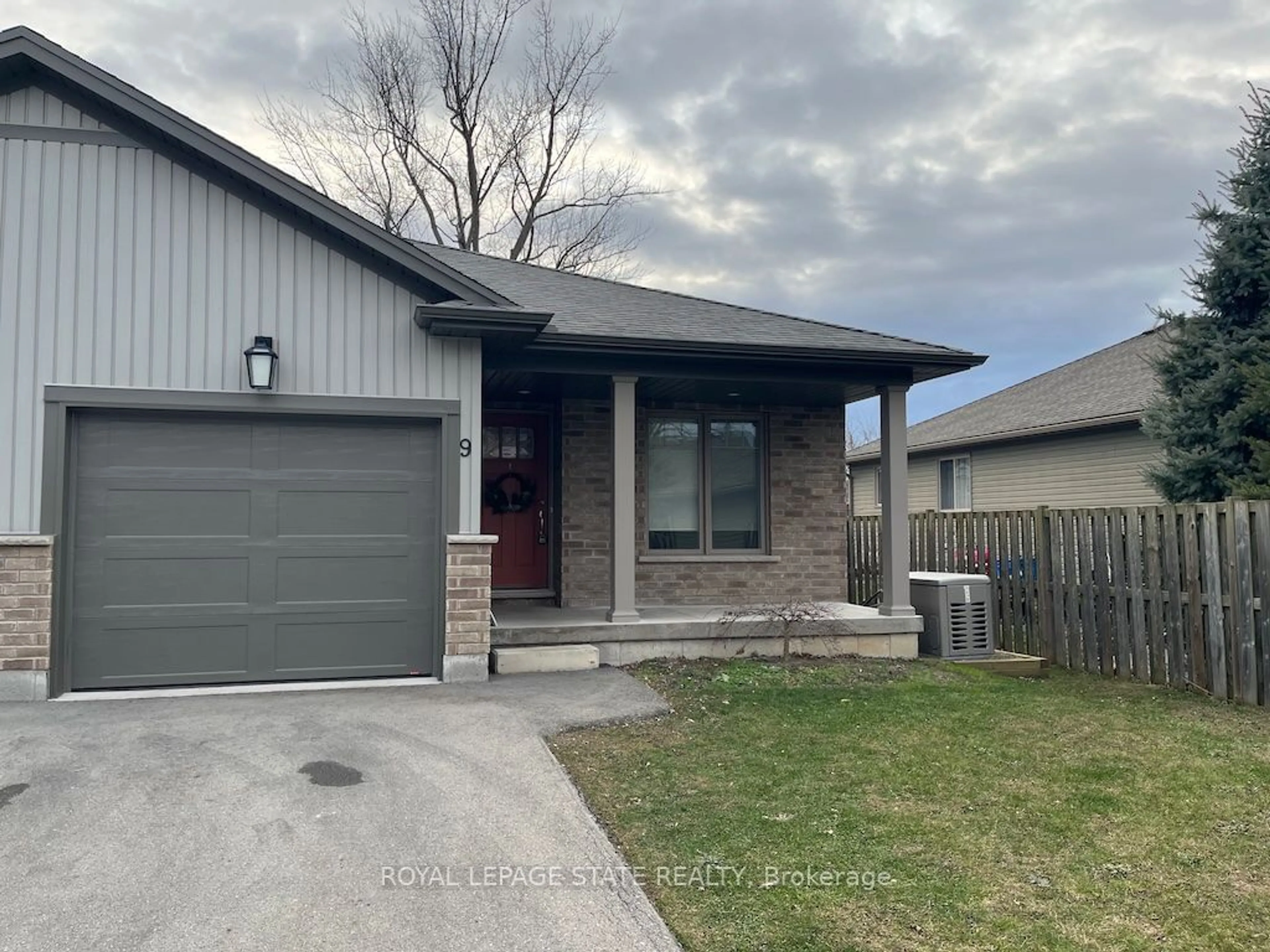 Frontside or backside of a home, cottage for 152 Cross St #9, Haldimand Ontario N1A 1B8