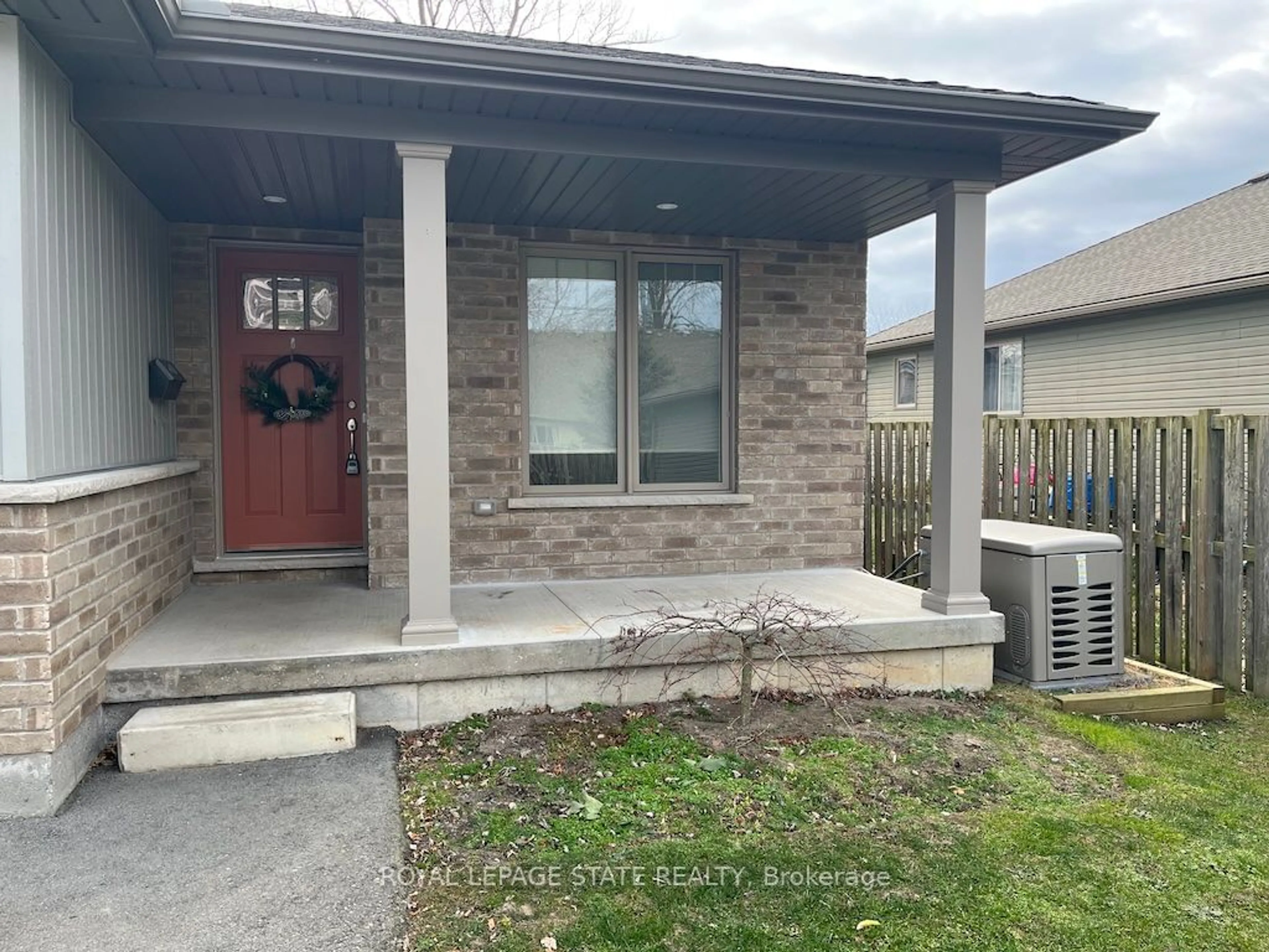 Frontside or backside of a home, cottage for 152 Cross St #9, Haldimand Ontario N1A 1B8