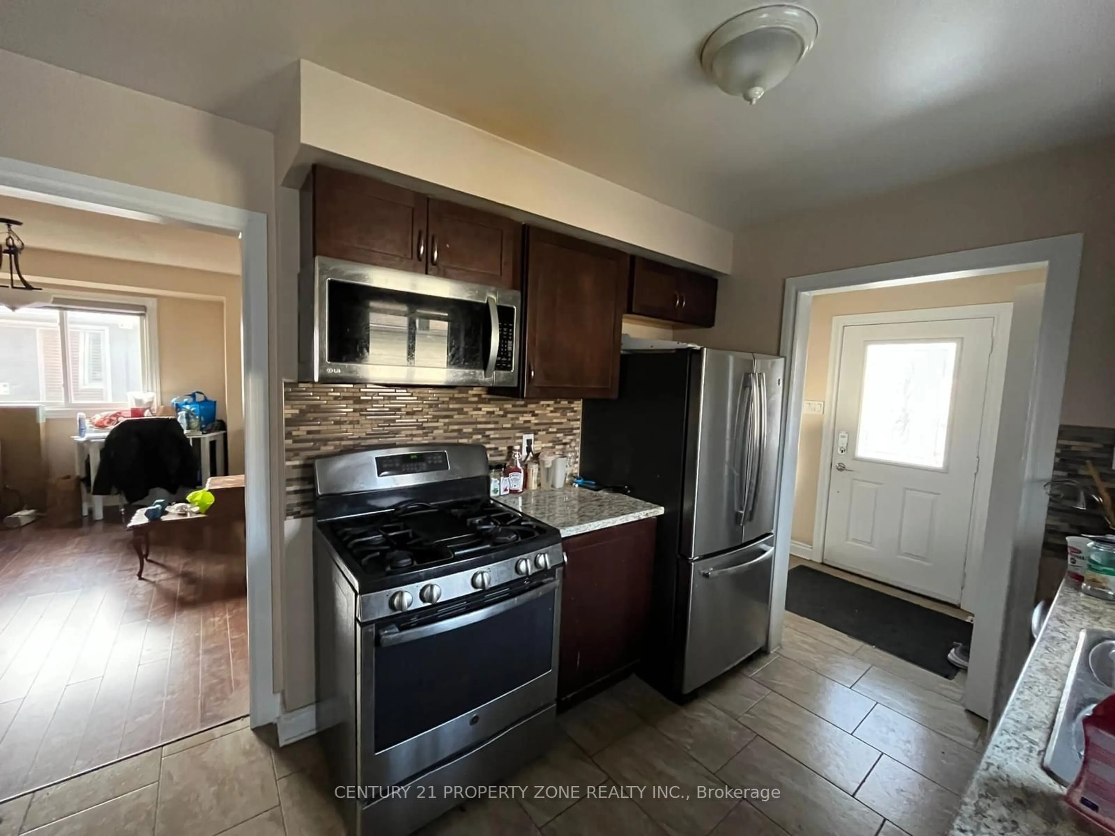 Standard kitchen for 19 Stroud Cres, London Ontario N6E 1Z5