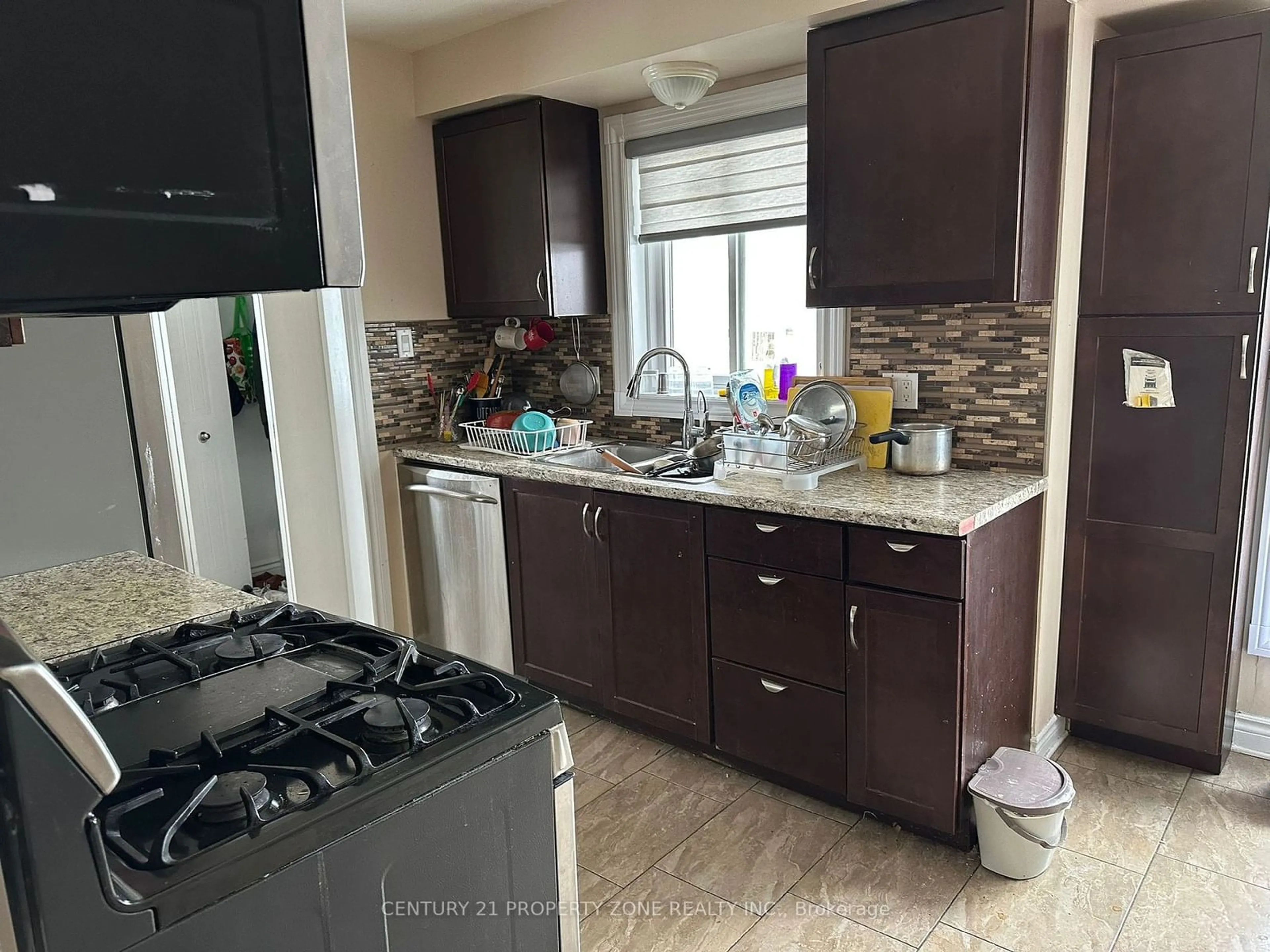 Standard kitchen, wood floors for 19 Stroud Cres, London Ontario N6E 1Z5